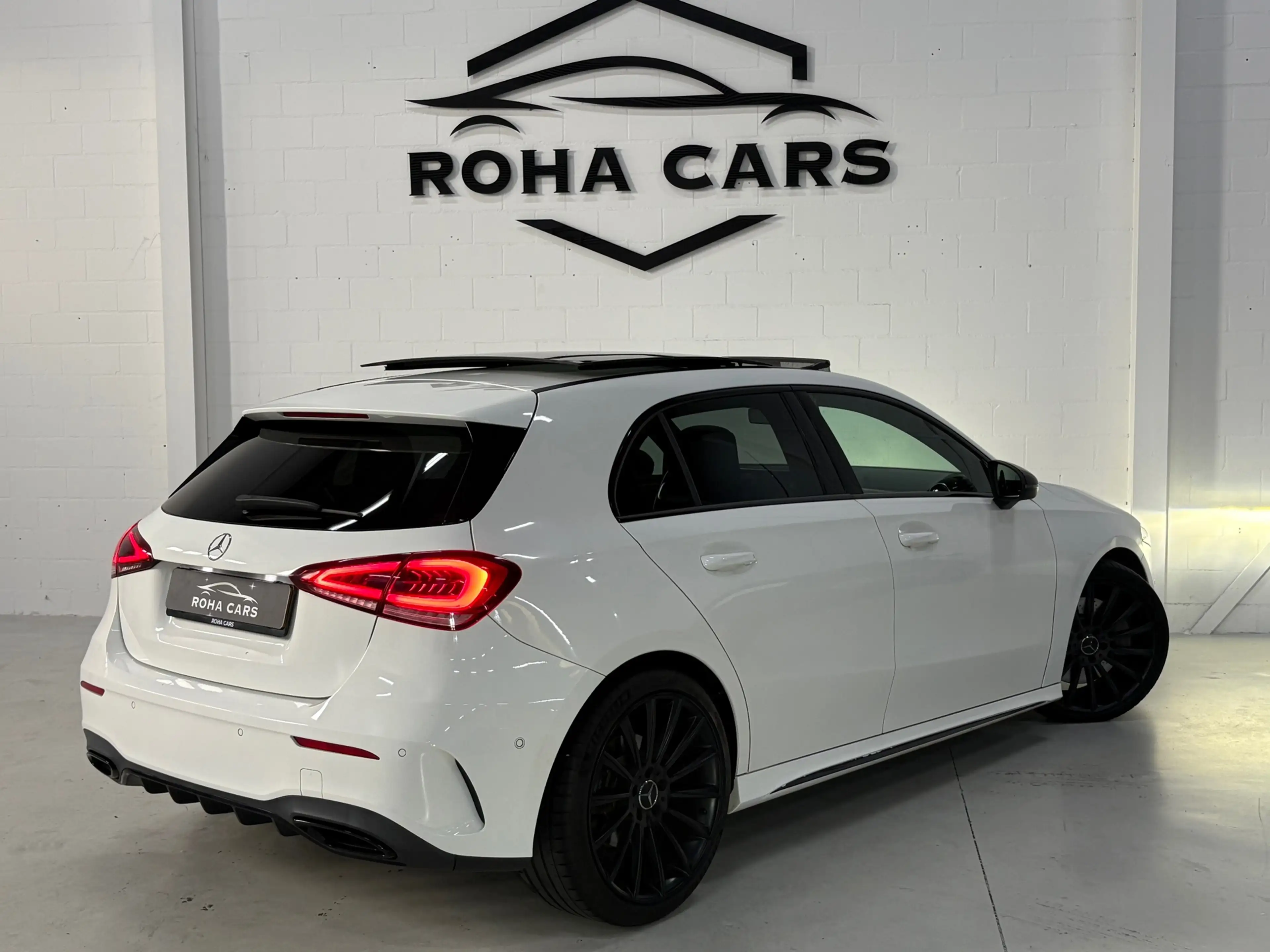 Mercedes-Benz A 250 Premium Plus AMG, Pano, Sfeer, Night — photo 4