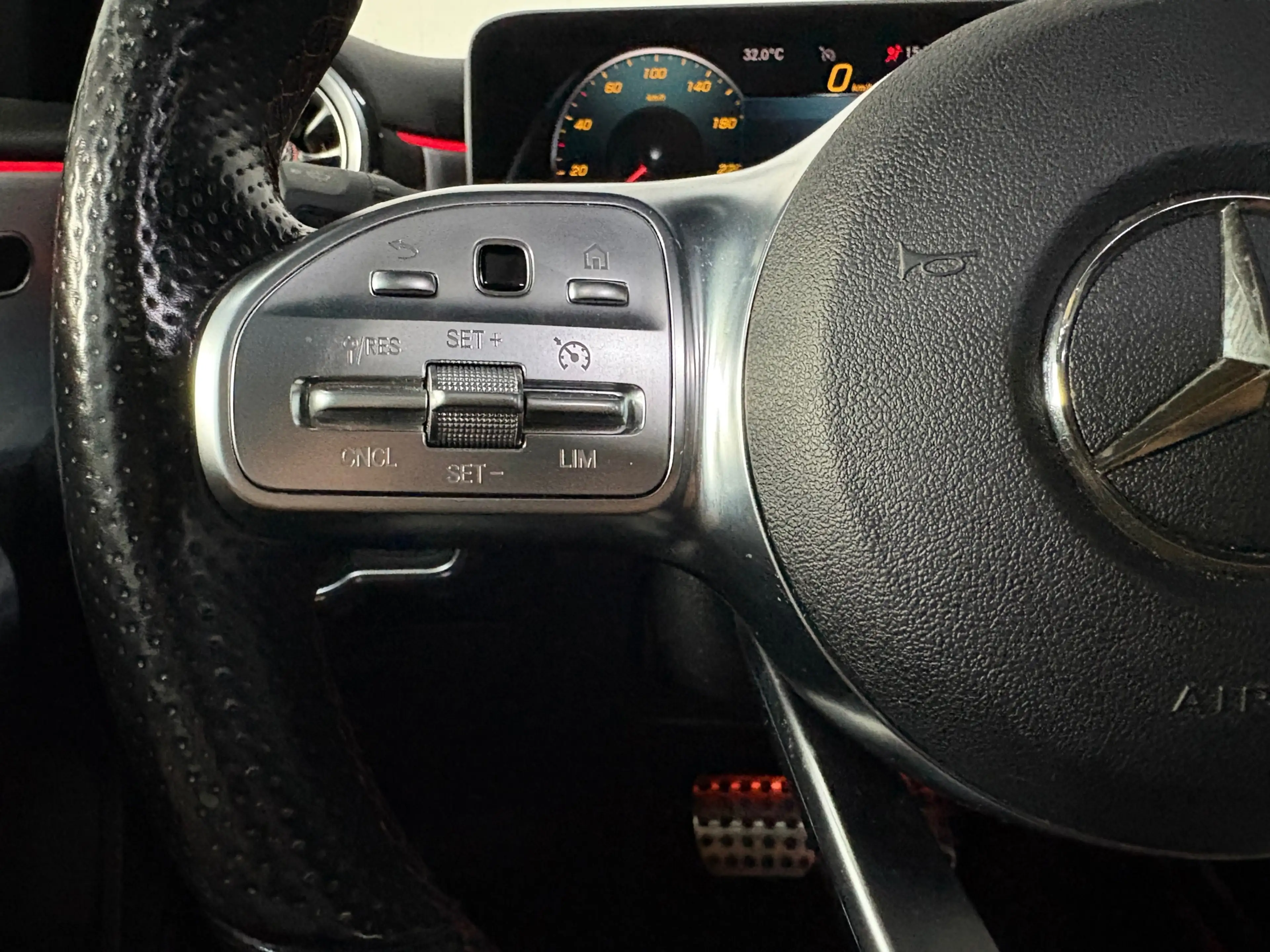 Mercedes-Benz A 250 Premium Plus AMG, Pano, Sfeer, Night — photo 10