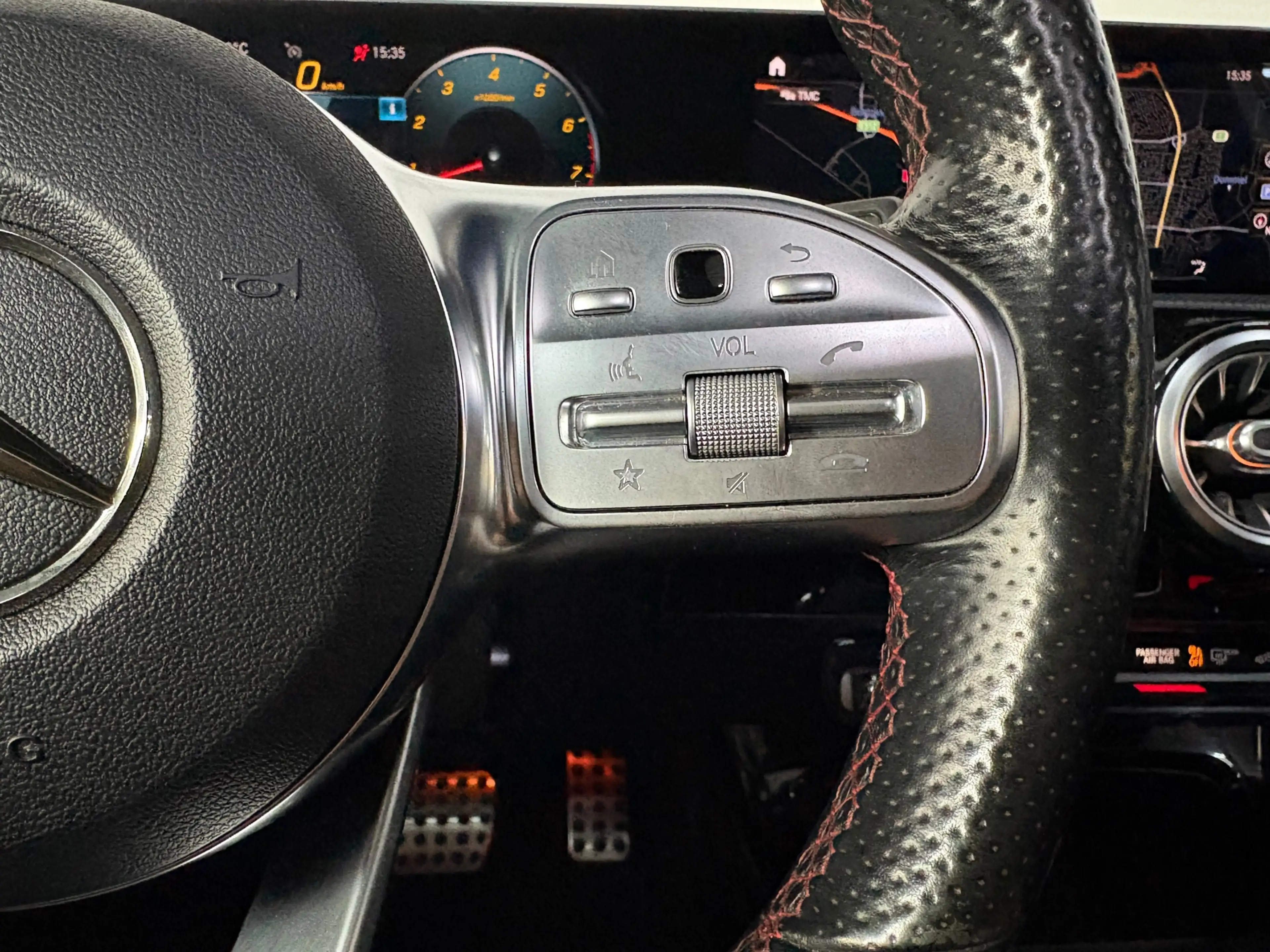 Mercedes-Benz A 250 Premium Plus AMG, Pano, Sfeer, Night — photo 12