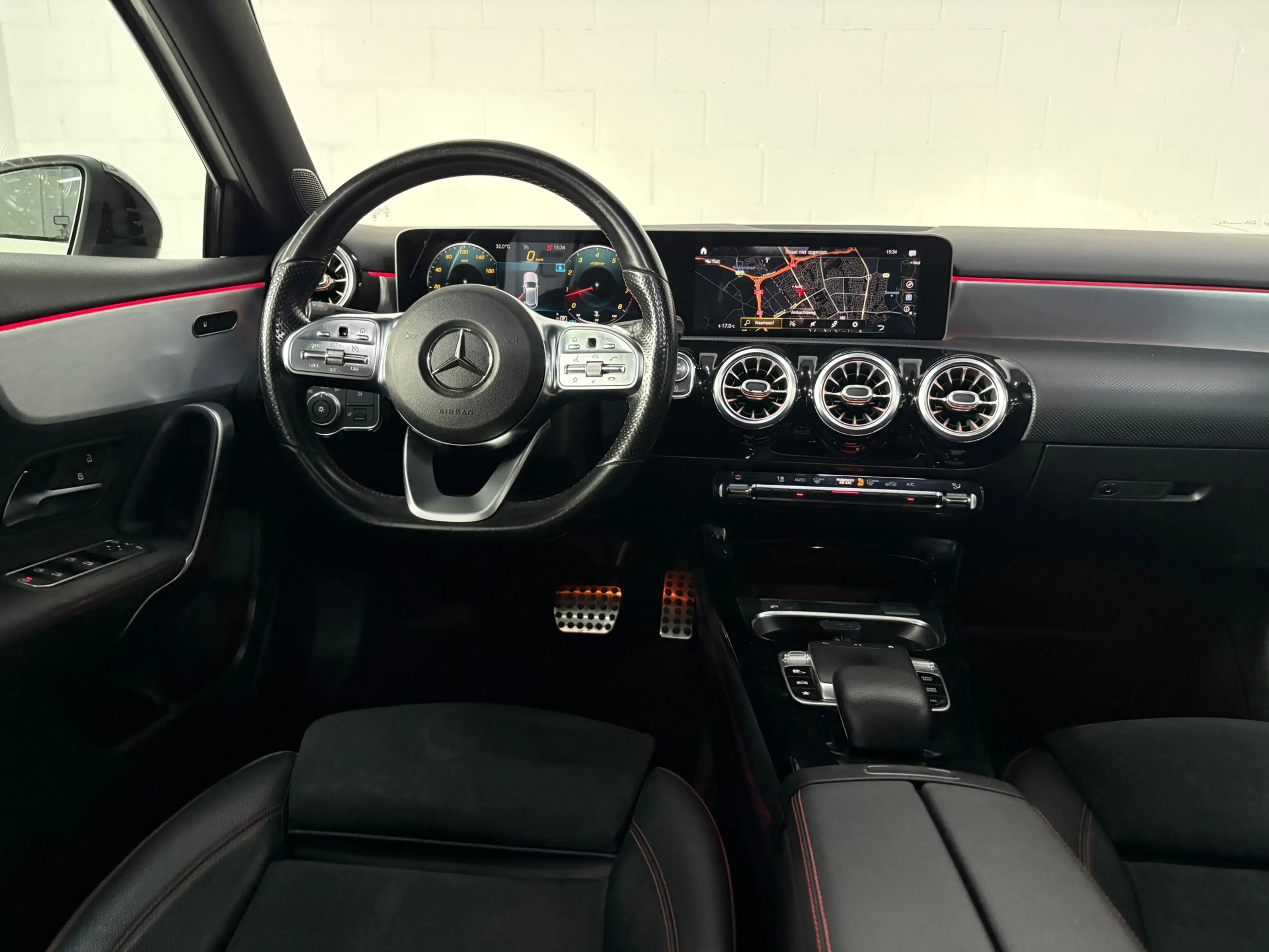 Mercedes-Benz A 250 Premium Plus AMG, Pano, Sfeer, Night — photo 9