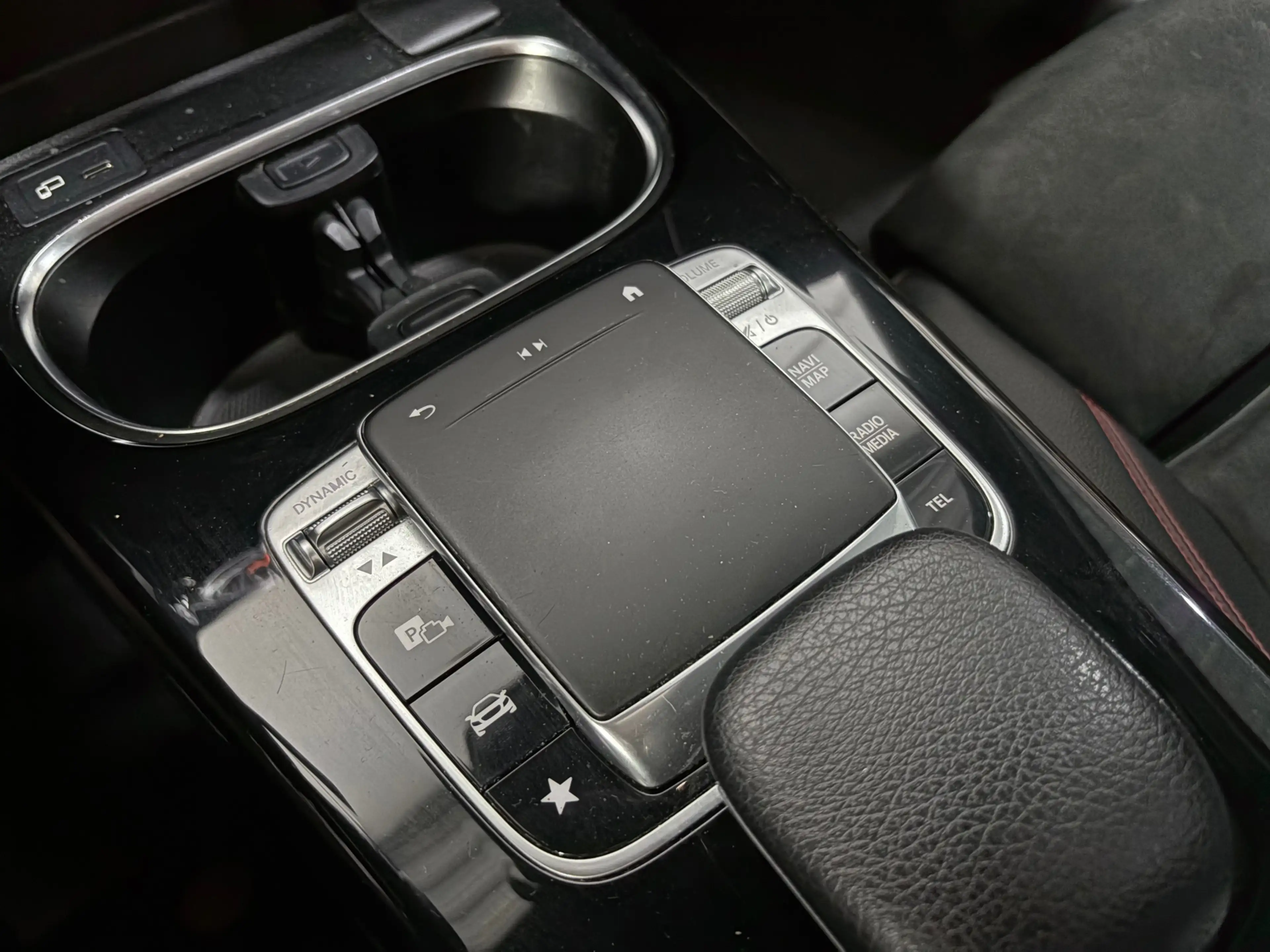 Mercedes-Benz A 250 Premium Plus AMG, Pano, Sfeer, Night — photo 20