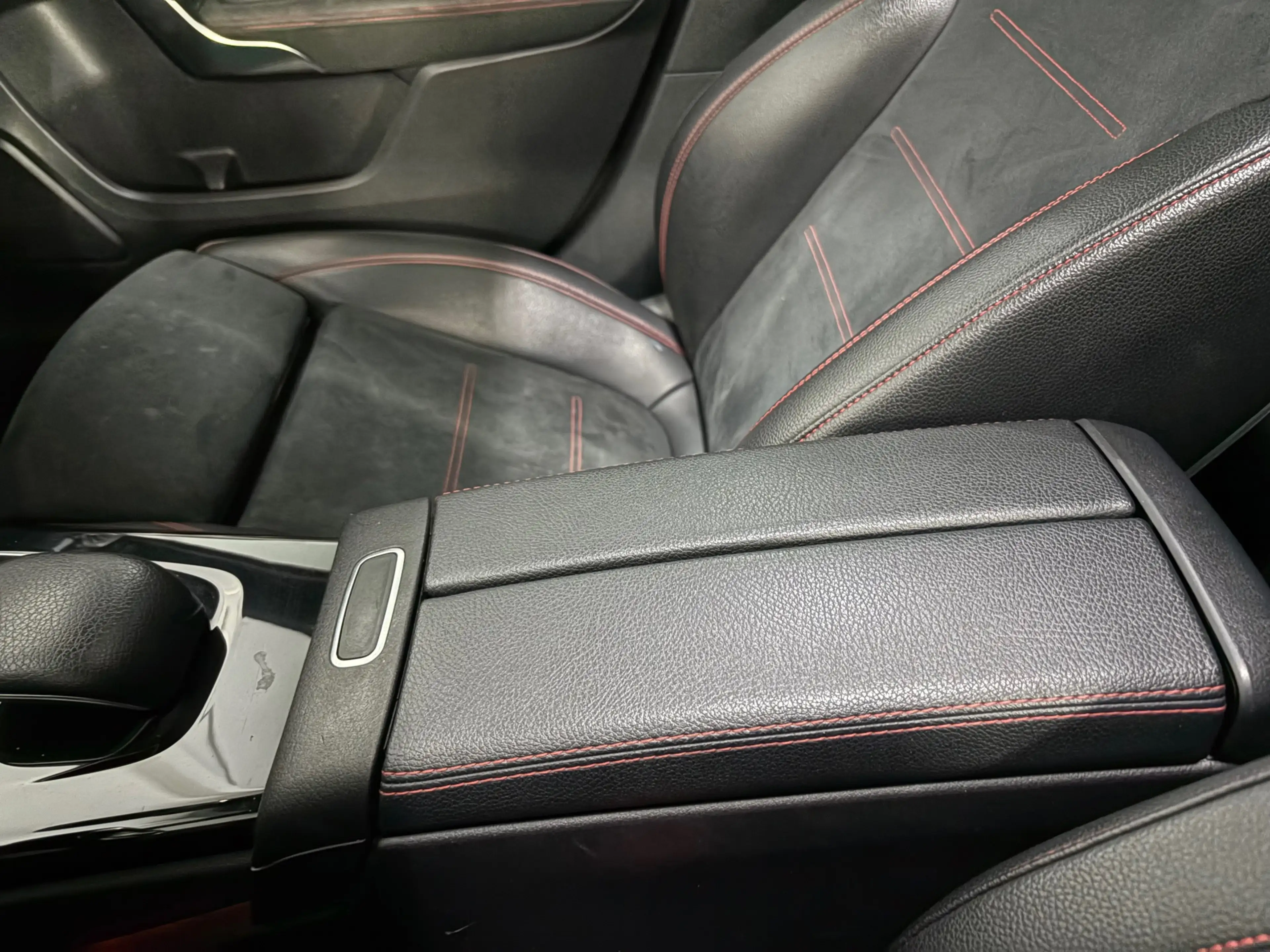 Mercedes-Benz A 250 Premium Plus AMG, Pano, Sfeer, Night — photo 21