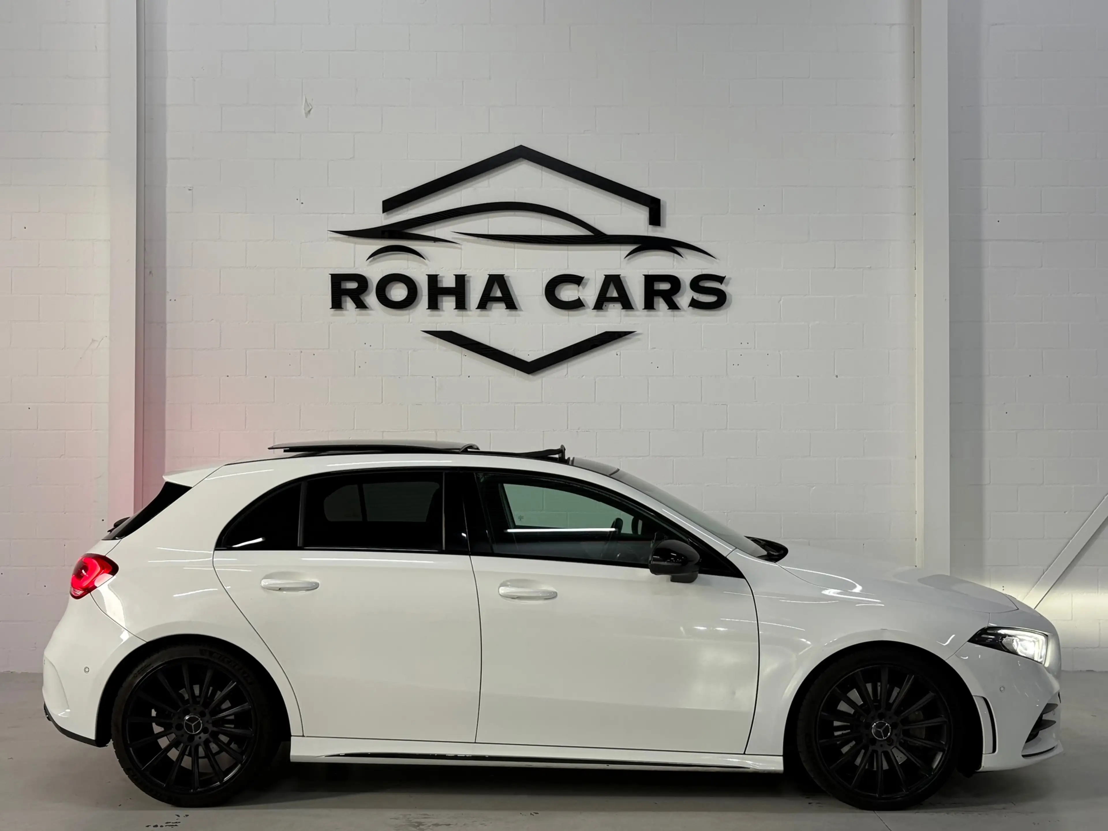 Mercedes-Benz A 250 Premium Plus AMG, Pano, Sfeer, Night — photo 8