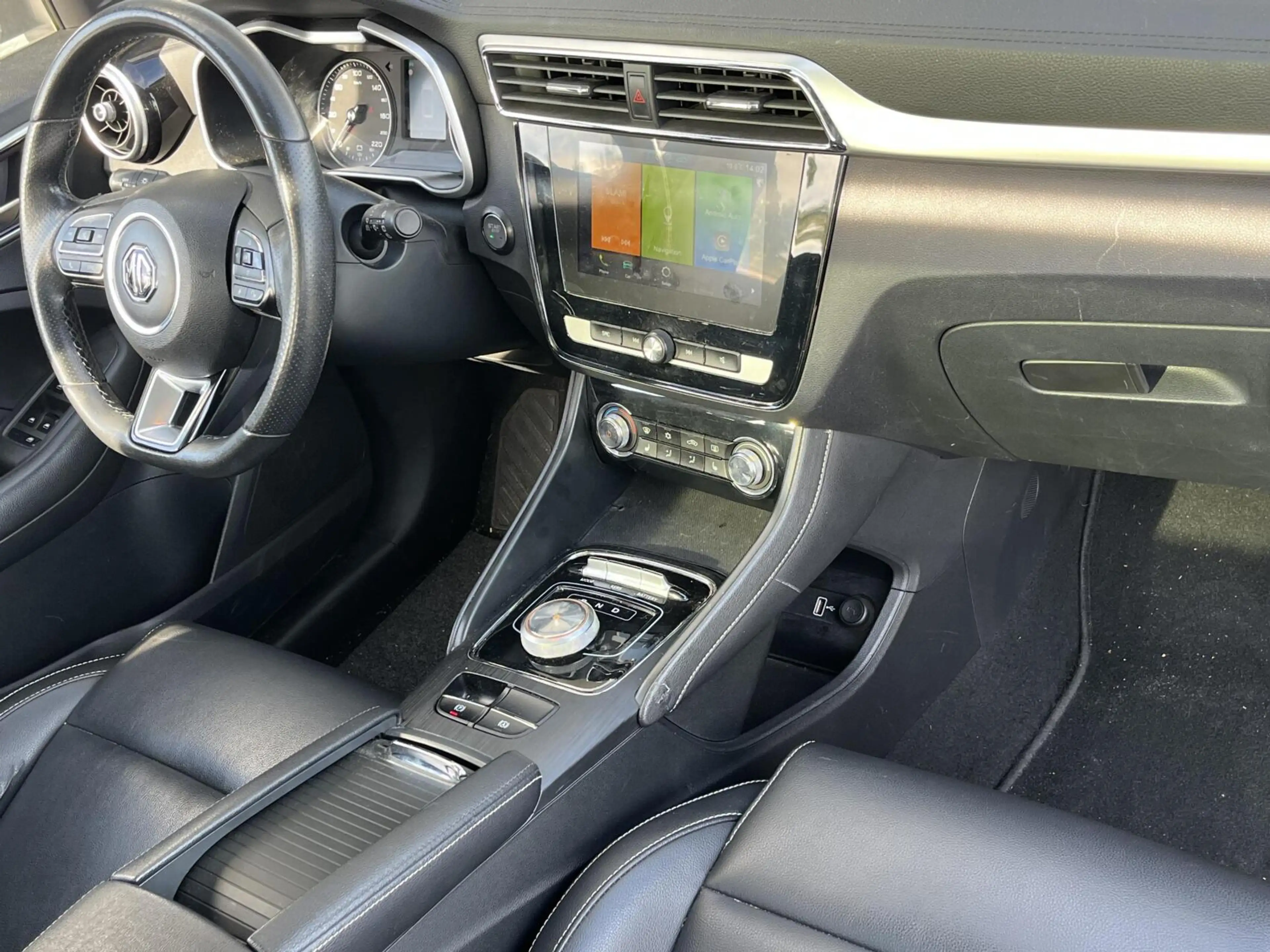 MG ZS EV Luxury 45 kWh SOH 90% PANO+LEDER+CARPLAY+KEYLES — photo 2