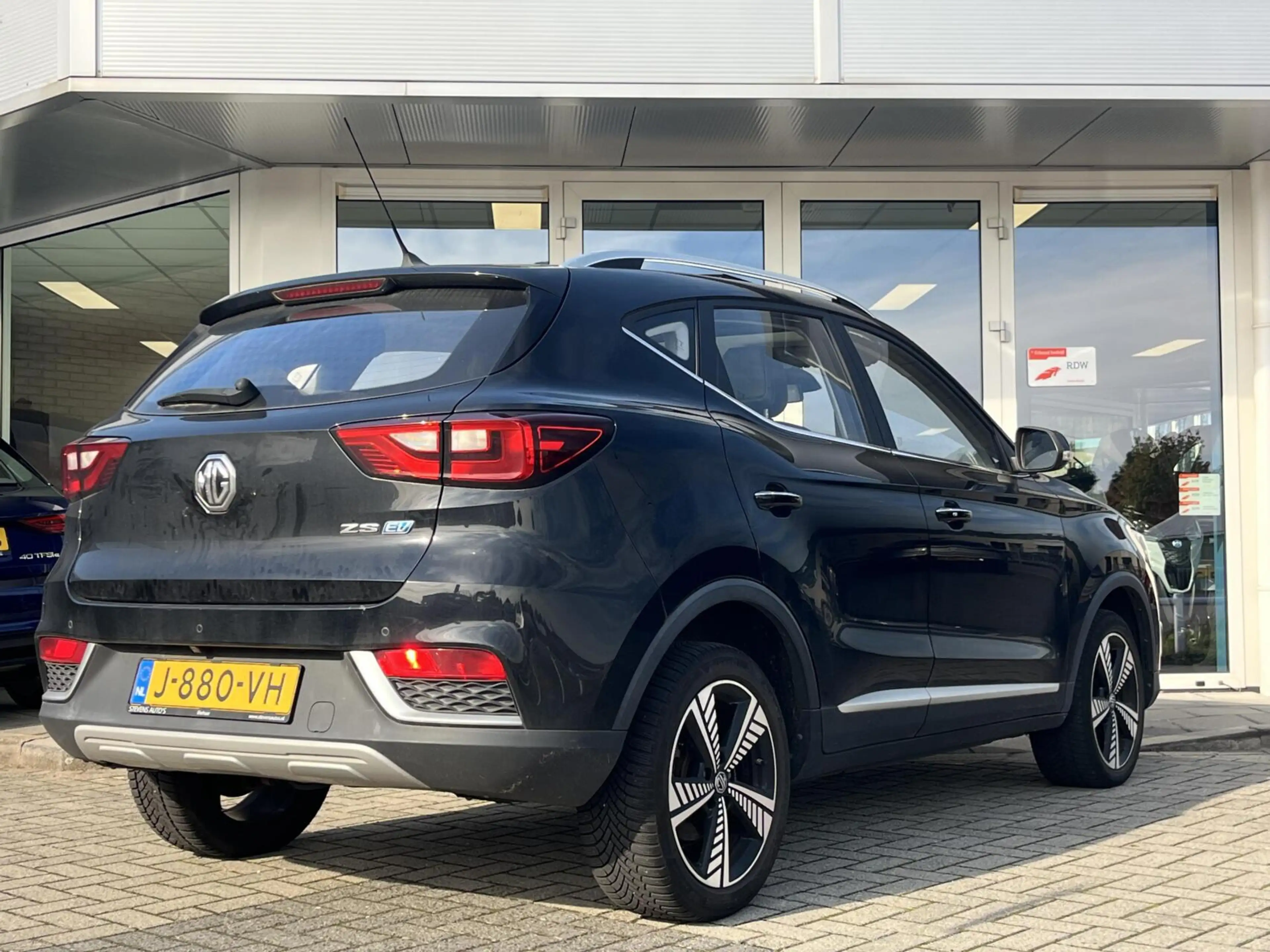 MG ZS EV Luxury 45 kWh SOH 90% PANO+LEDER+CARPLAY+KEYLES — photo 4