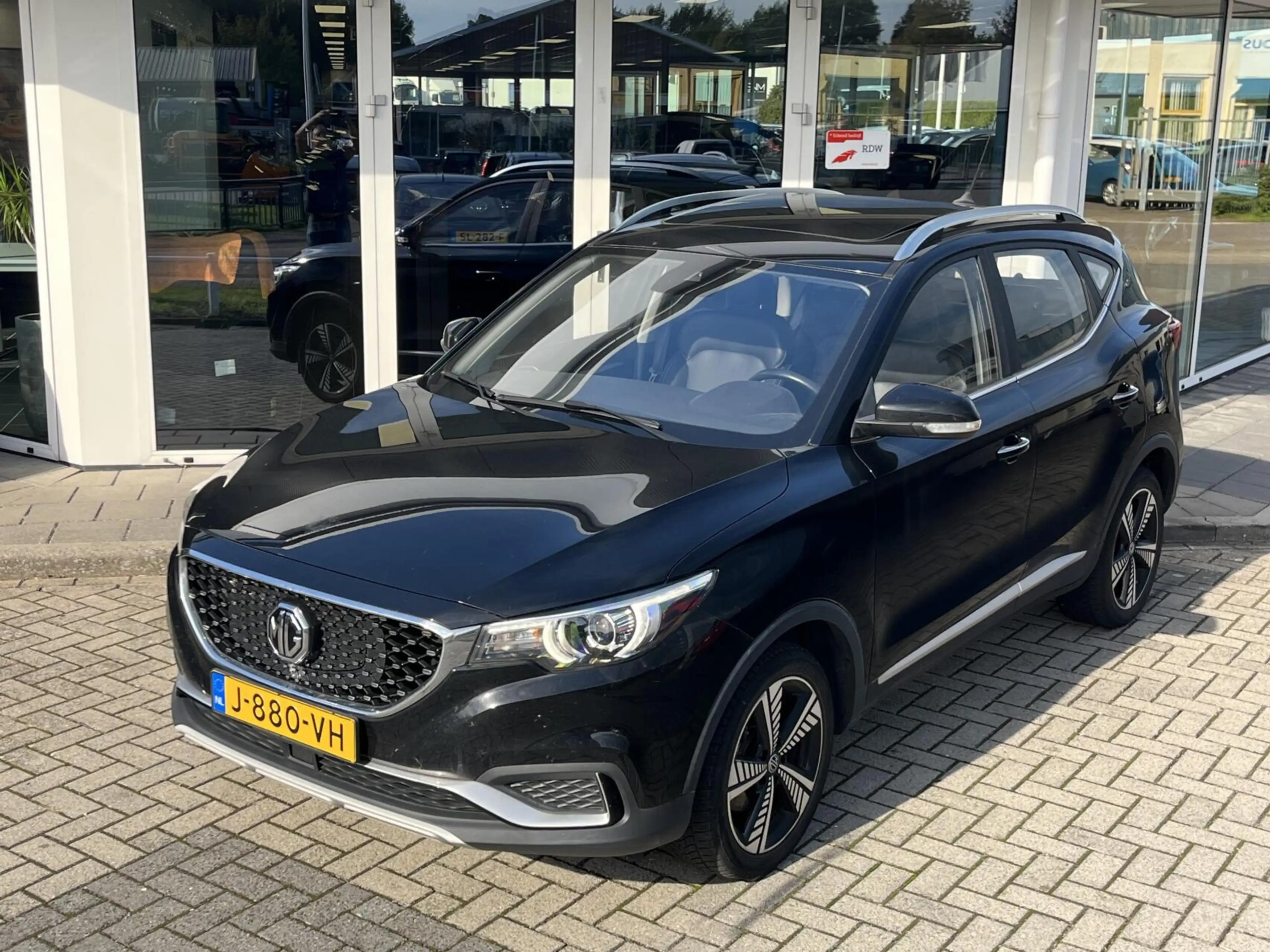 MG ZS EV Luxury 45 kWh SOH 90% PANO+LEDER+CARPLAY+KEYLES — photo 7