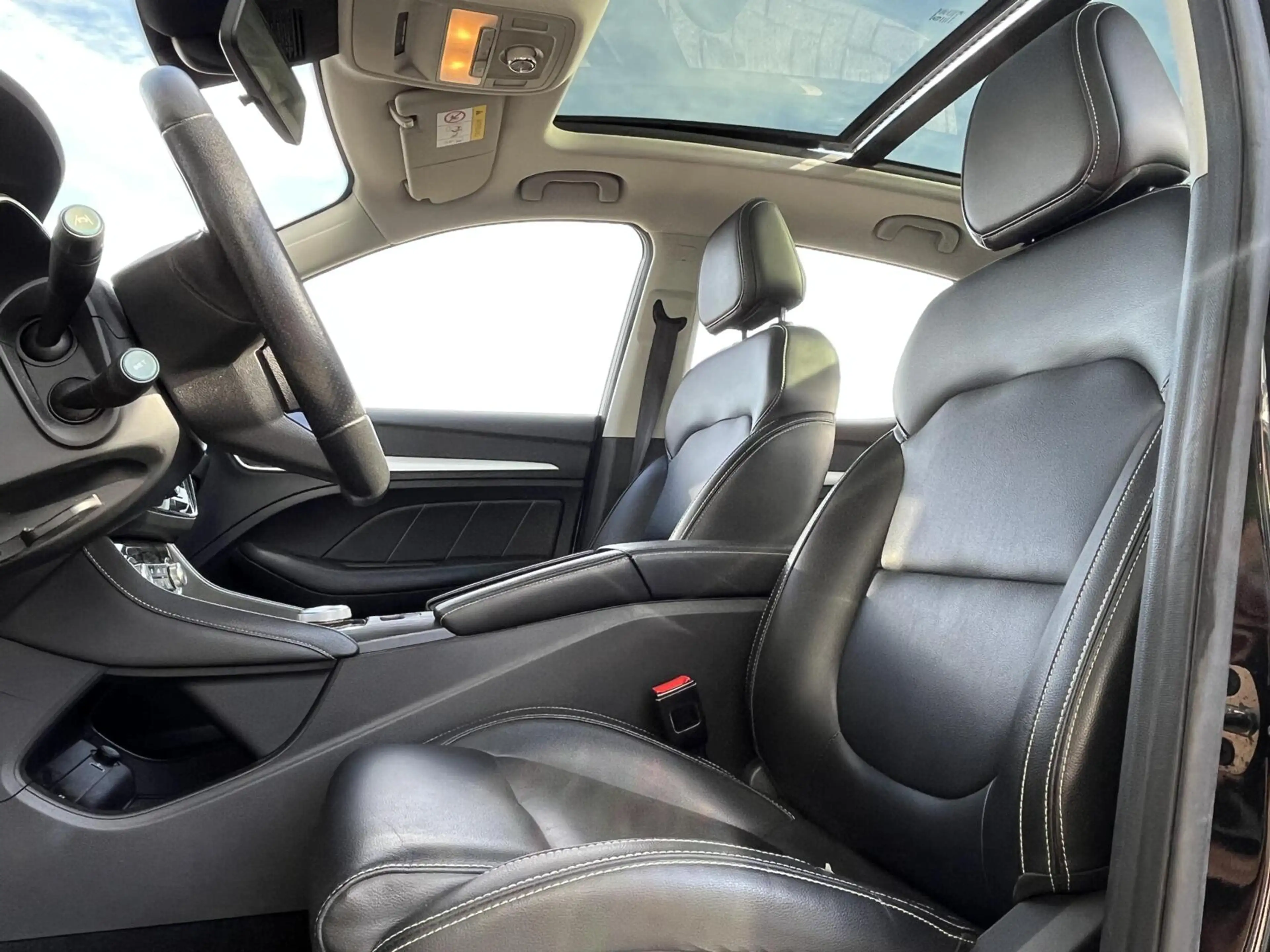 MG ZS EV Luxury 45 kWh SOH 90% PANO+LEDER+CARPLAY+KEYLES — photo 8