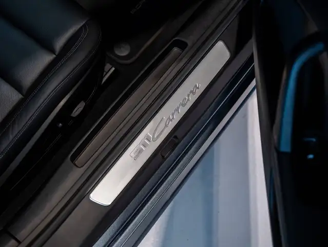 Porsche 911 view 9