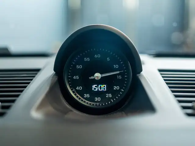 Porsche 911 view 10