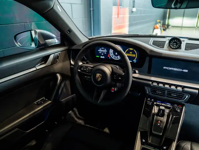 Porsche 911 view 12