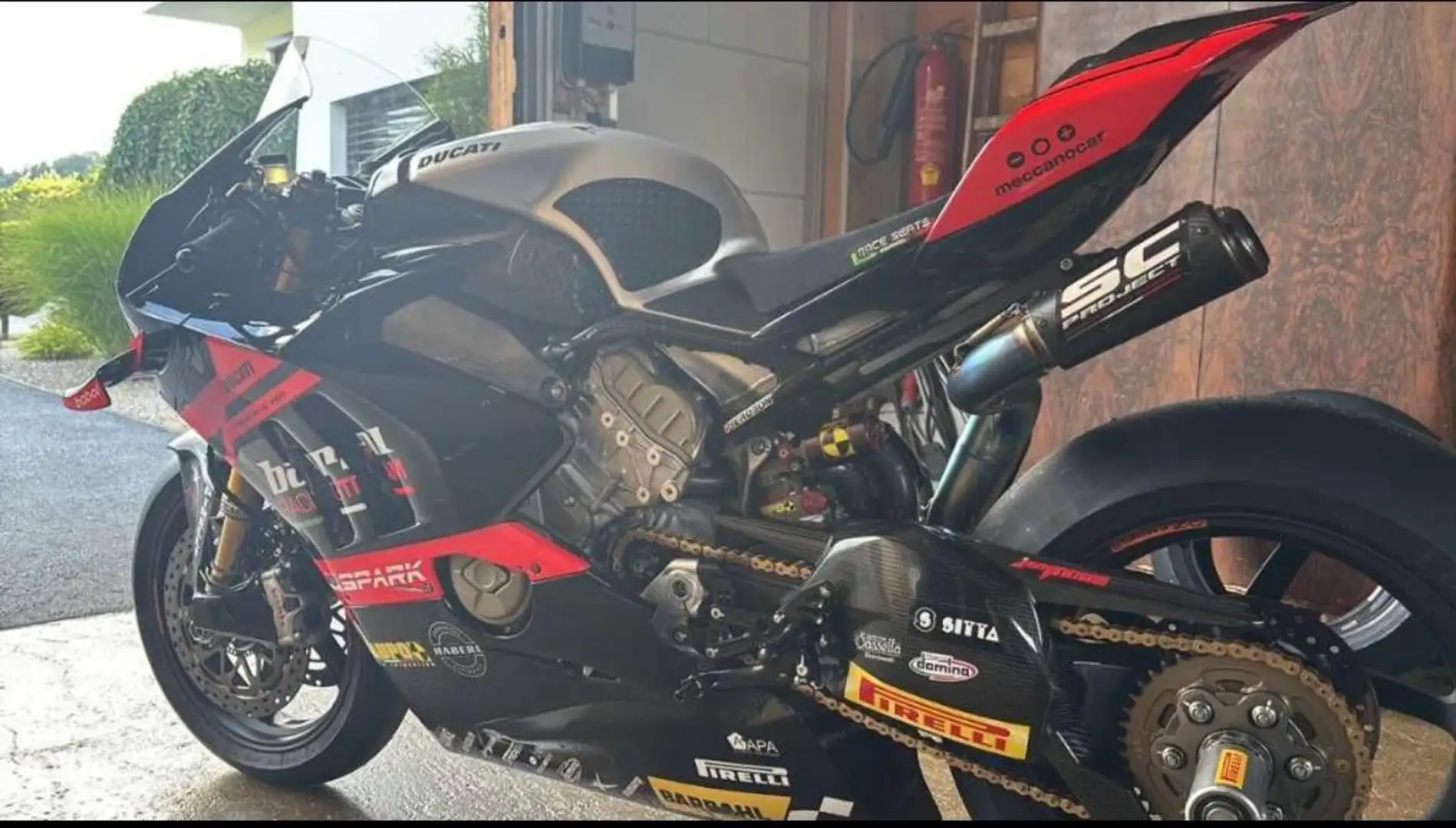 Ducati Panigale V4 R Barni Racing - 2