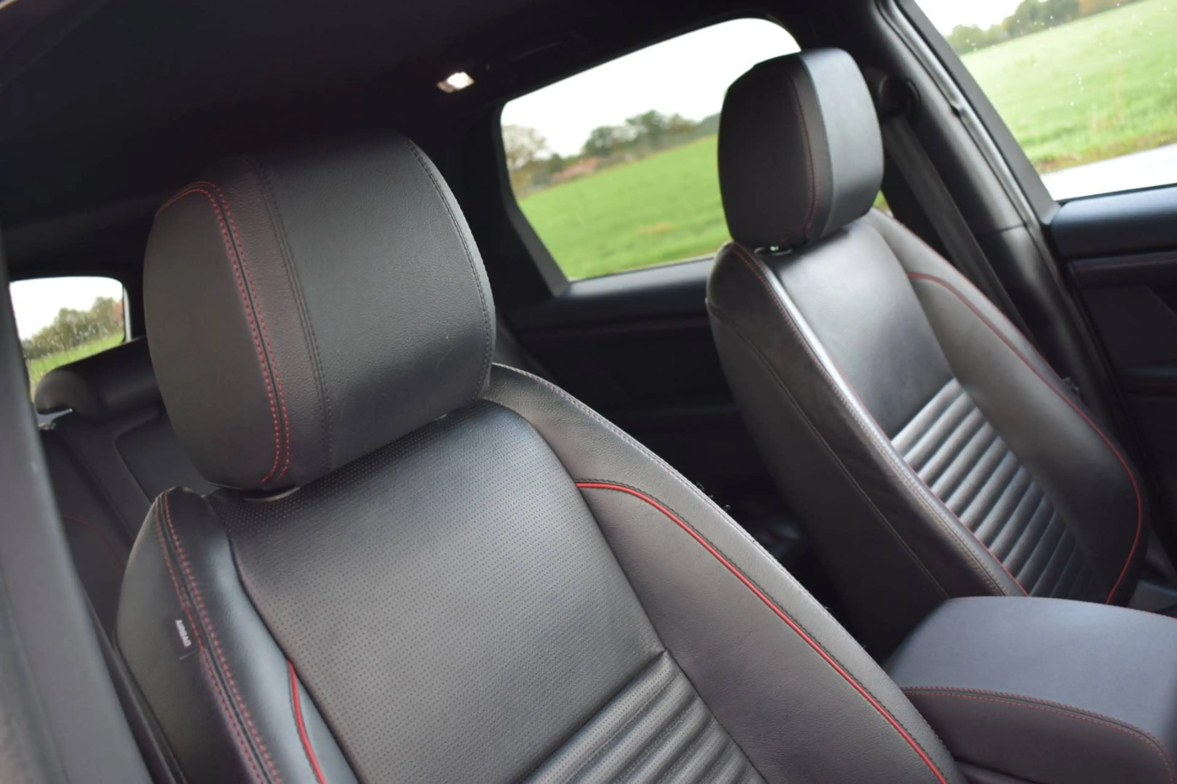 Land Rover Discovery Sport P300e R-Dynamic SE, Keyless/20"/Trekh/LED/Leder/12way/CarPlay/3D — photo 31
