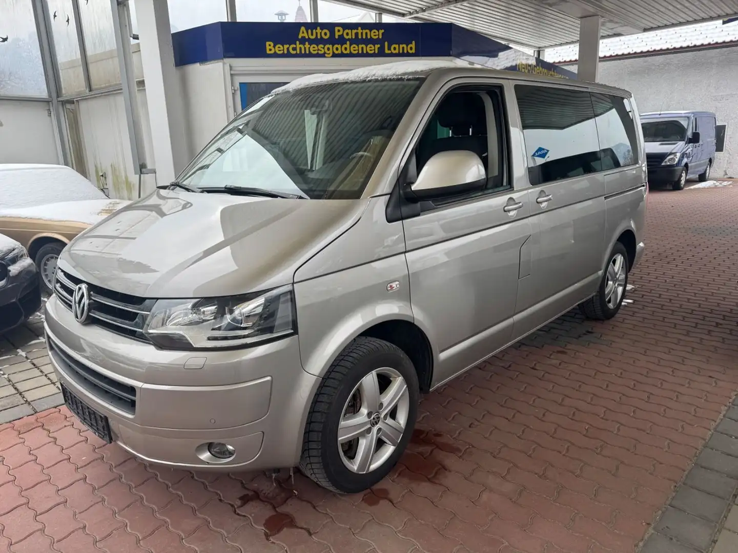 Volkswagen T5 Multivan Comfortline 4Motion Motor neu Beige - 1