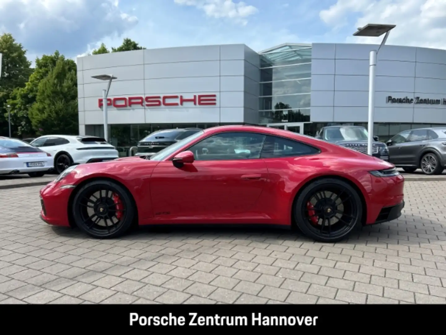Porsche 992 (911) Carrera GTS Rot - 2
