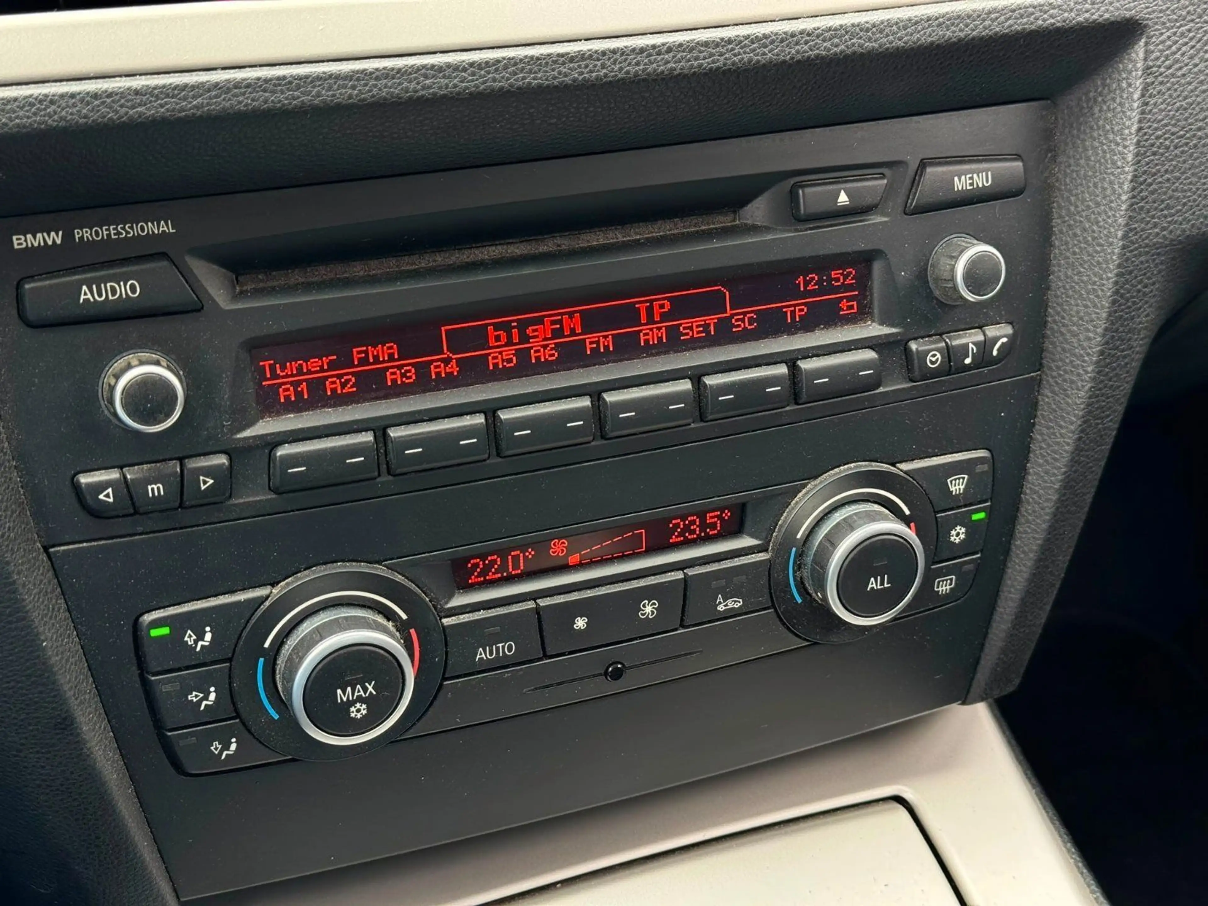 BMW 325 d ConnectedDrive PDC. M-Lenkrad. Klima — photo 10