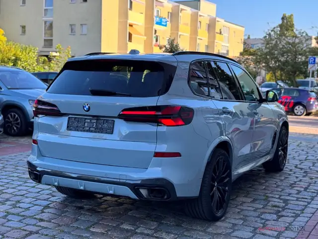 BMW X5 view 5
