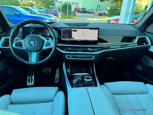 BMW X5 view 11