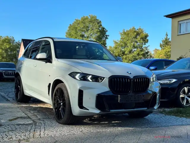 BMW X5 view 4