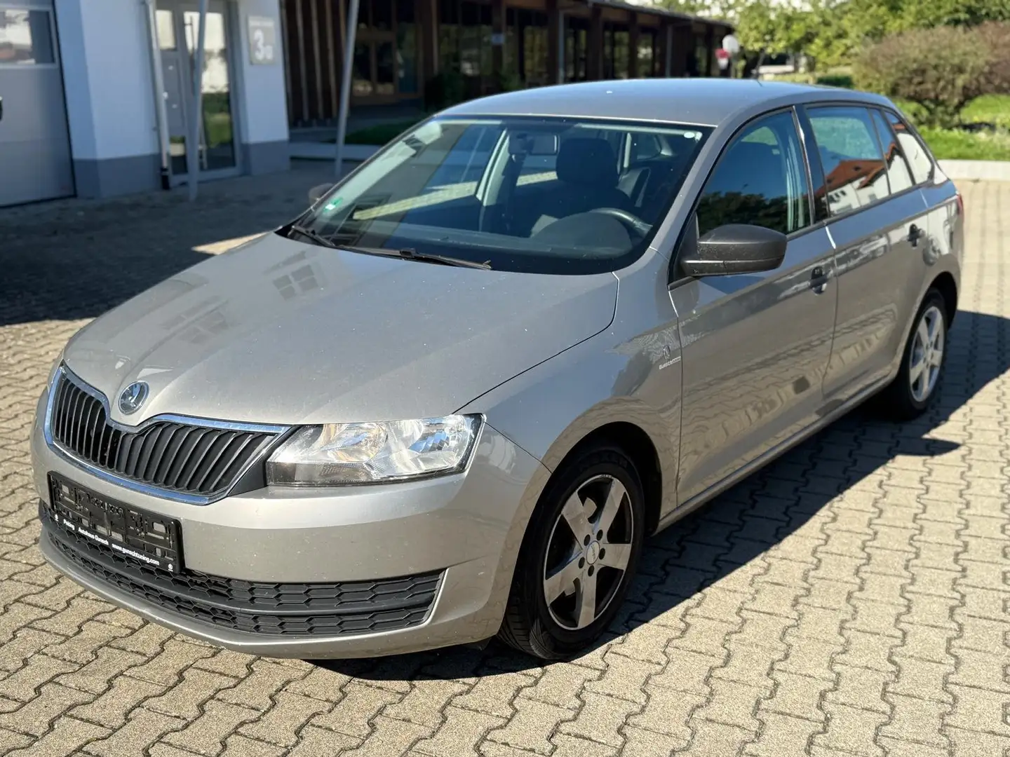 Skoda Rapid/Spaceback Active Beige - 1