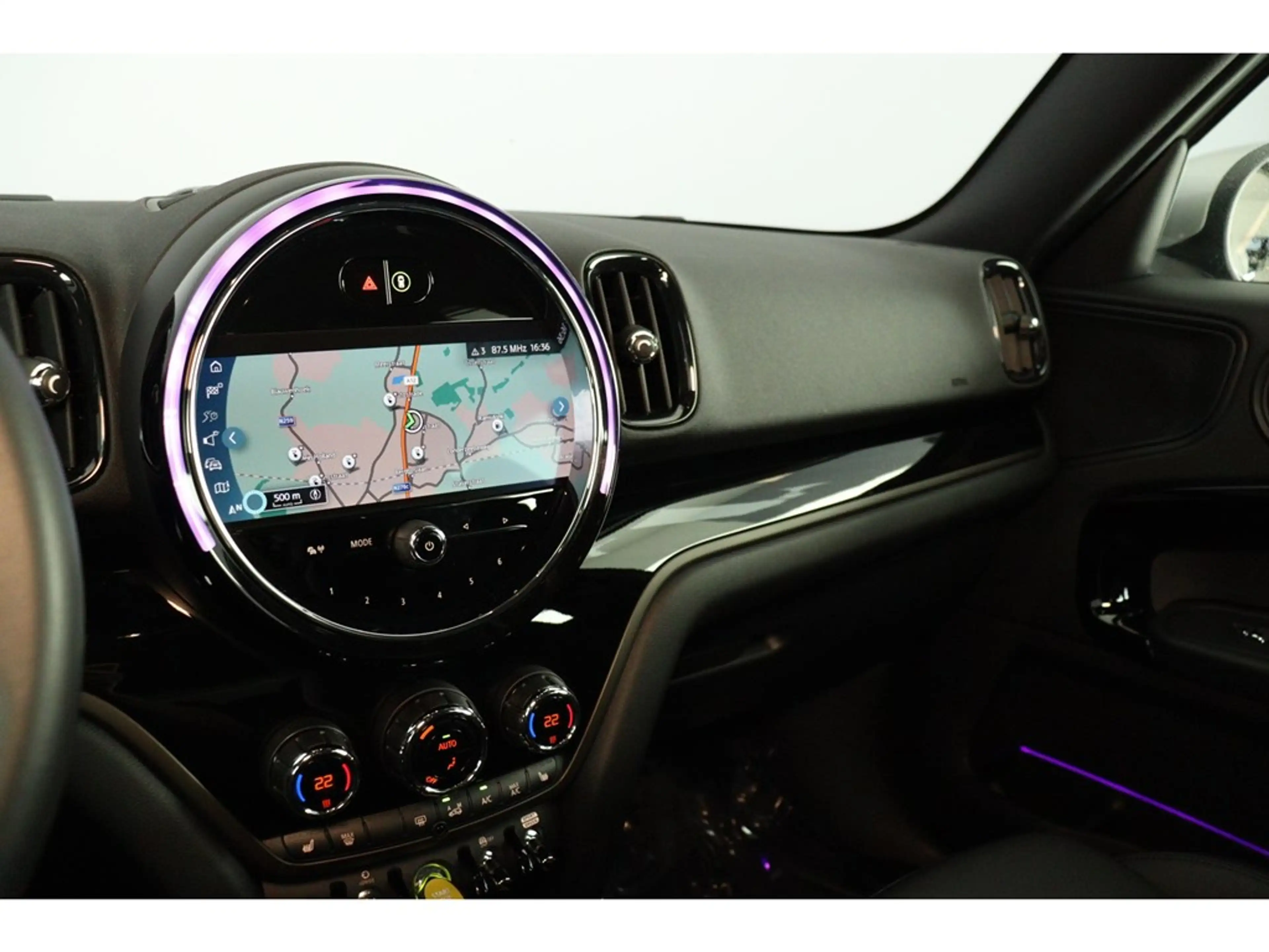 MINI Cooper SE Countryman ALL4 220pk Pack Business — photo 14