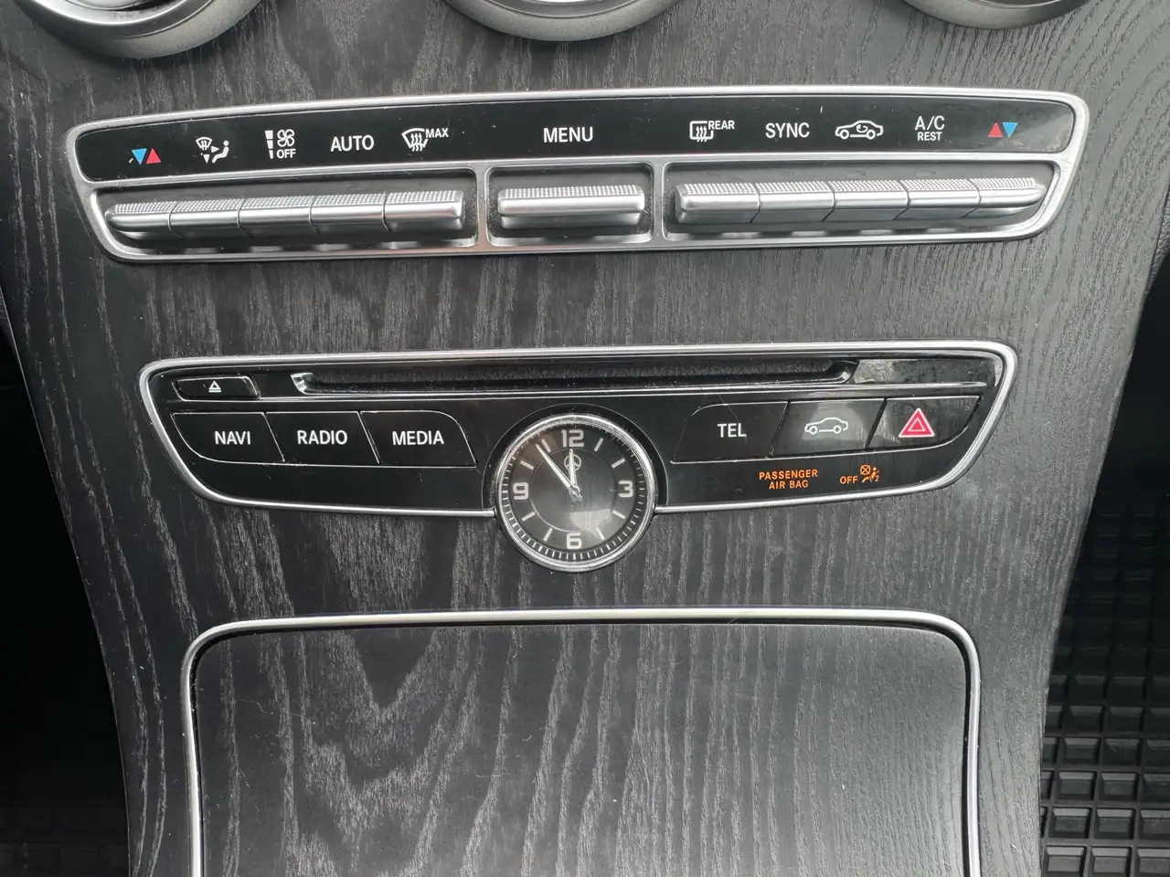 Mercedes-Benz C-Class снимка Mercedes-Benz C-Class