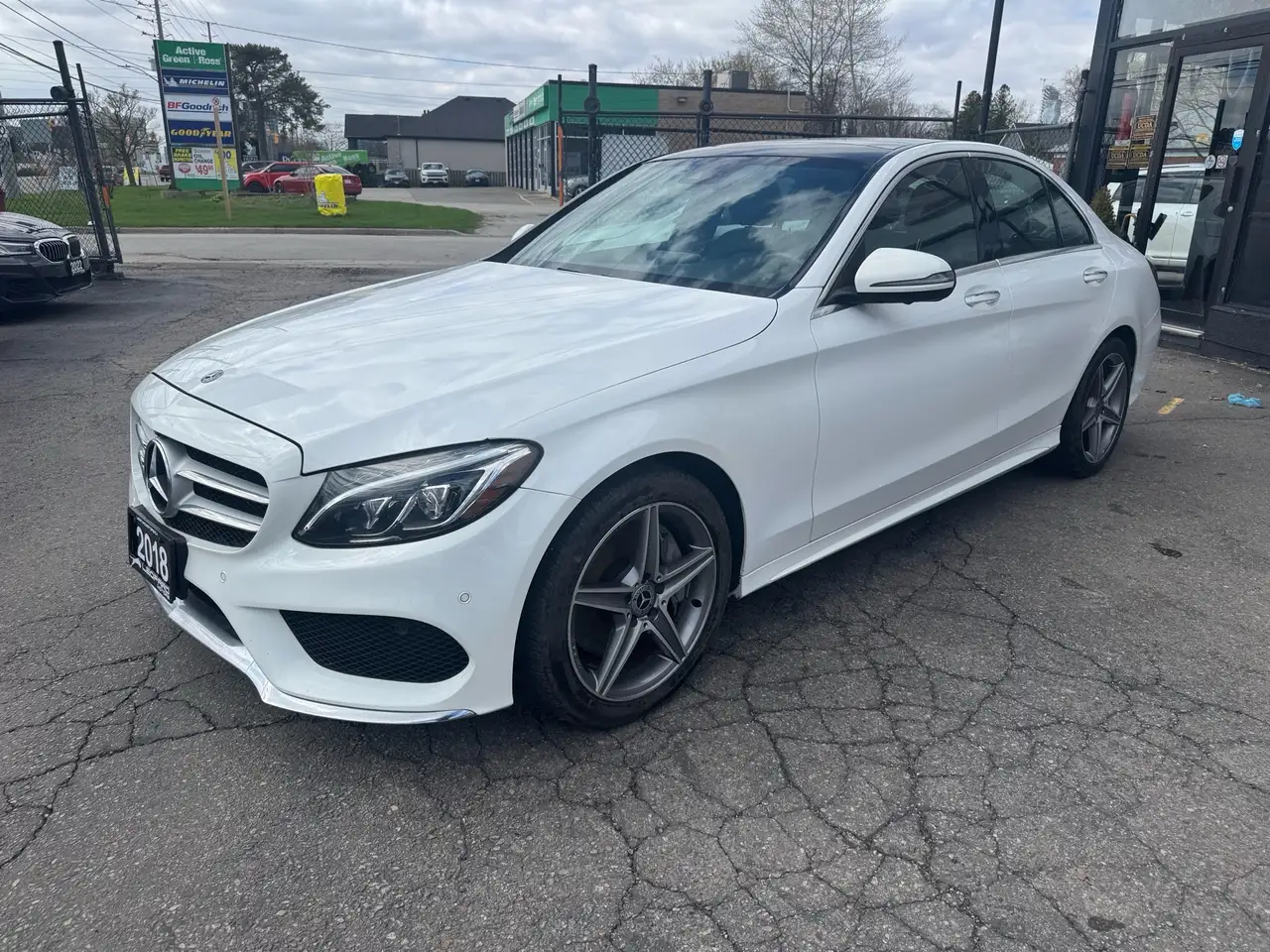 Mercedes-Benz C-Class снимка Mercedes-Benz C-Class