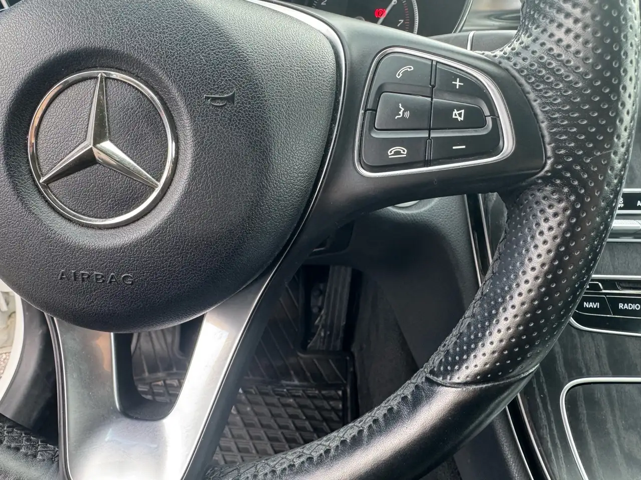 Mercedes-Benz C-Class снимка Mercedes-Benz C-Class