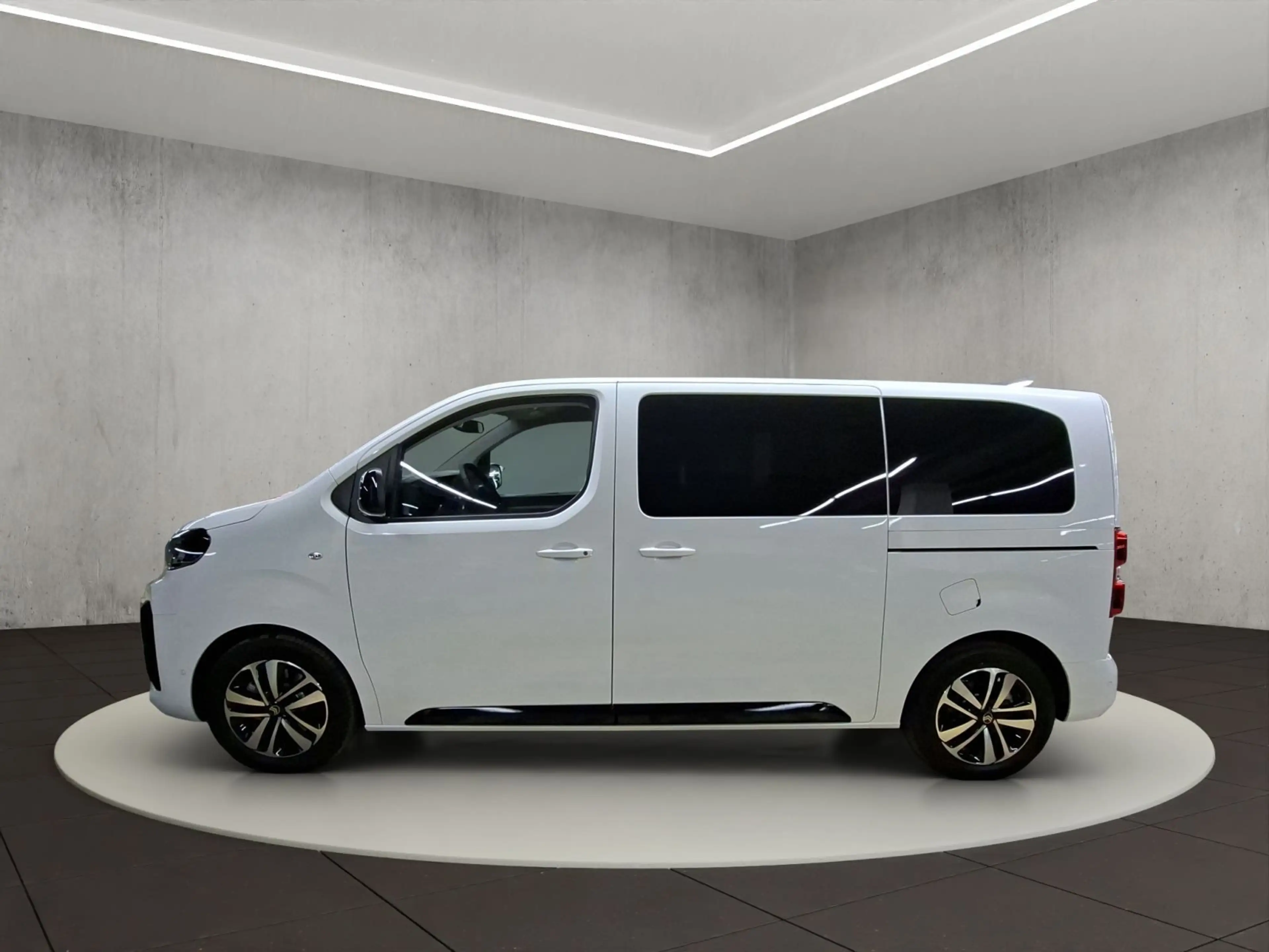 Citroen Spacetourer . — photo 2