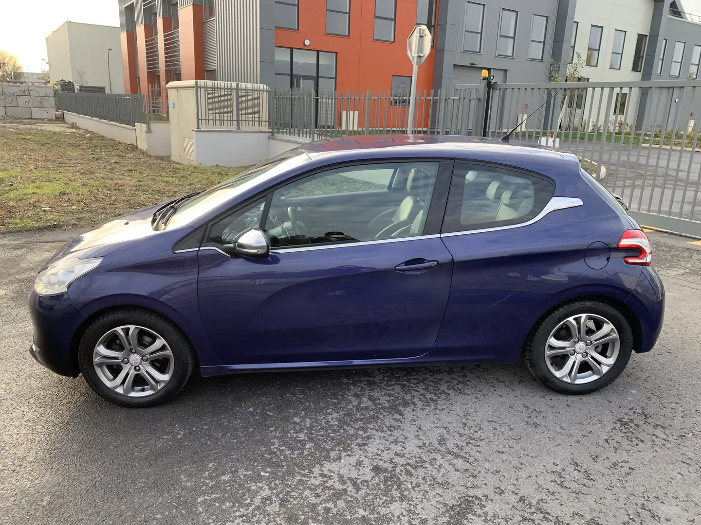 Peugeot 208 1.6 e-HDi 92ch FAP BMP6 Allure - 2