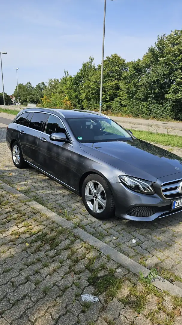 Mercedes-Benz E 200 E 200 d (213.213) T Model Grau - 2