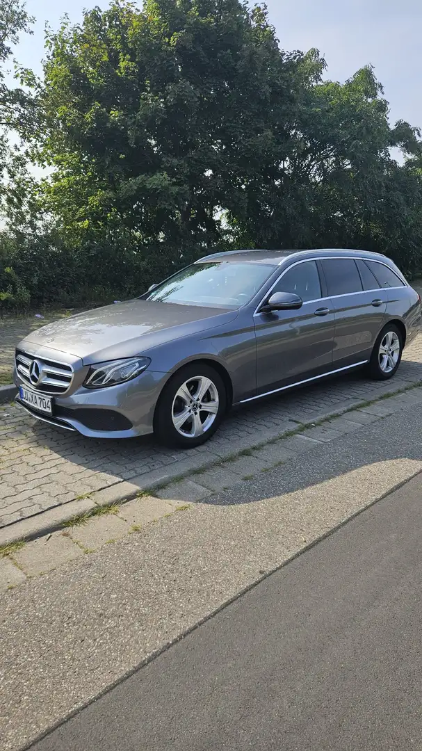 Mercedes-Benz E 200 E 200 d (213.213) T Model Grau - 1