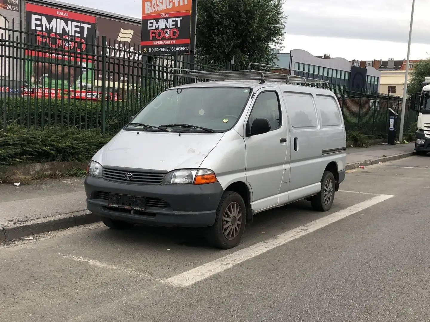 Toyota Hiace 2.5 Turbo D4D LX  avec carnet d entretien - 2