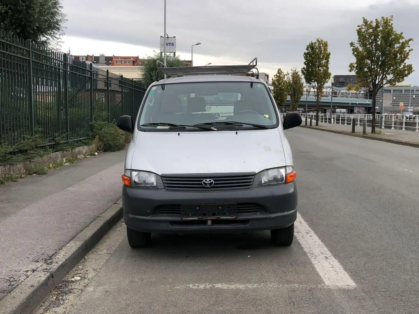 Toyota Hiace 2.5 Turbo D4D LX  avec carnet d entretien - 1