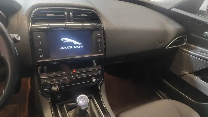 Jaguar XE 2.0 Diesel Portfolio 2016, foto 7