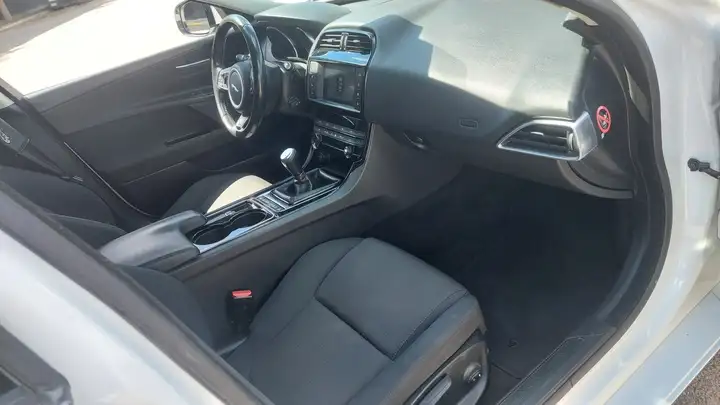 Jaguar XE 2.0 Diesel Portfolio 2016, foto 5