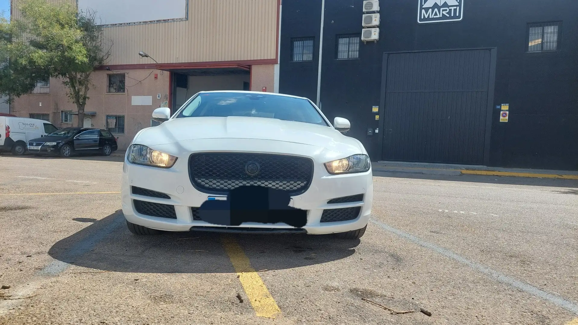Jaguar XE 2.0 Diesel Portfolio 180 - 2