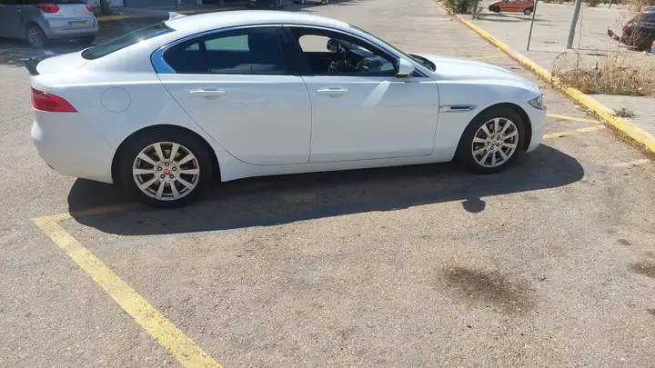 Jaguar XE 2.0 Diesel Portfolio 2016, foto 4