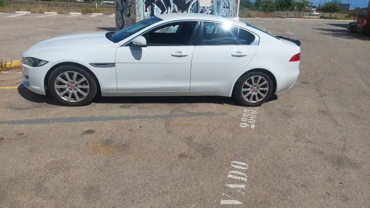 Jaguar XE 2.0 Diesel Portfolio 2016, foto 3