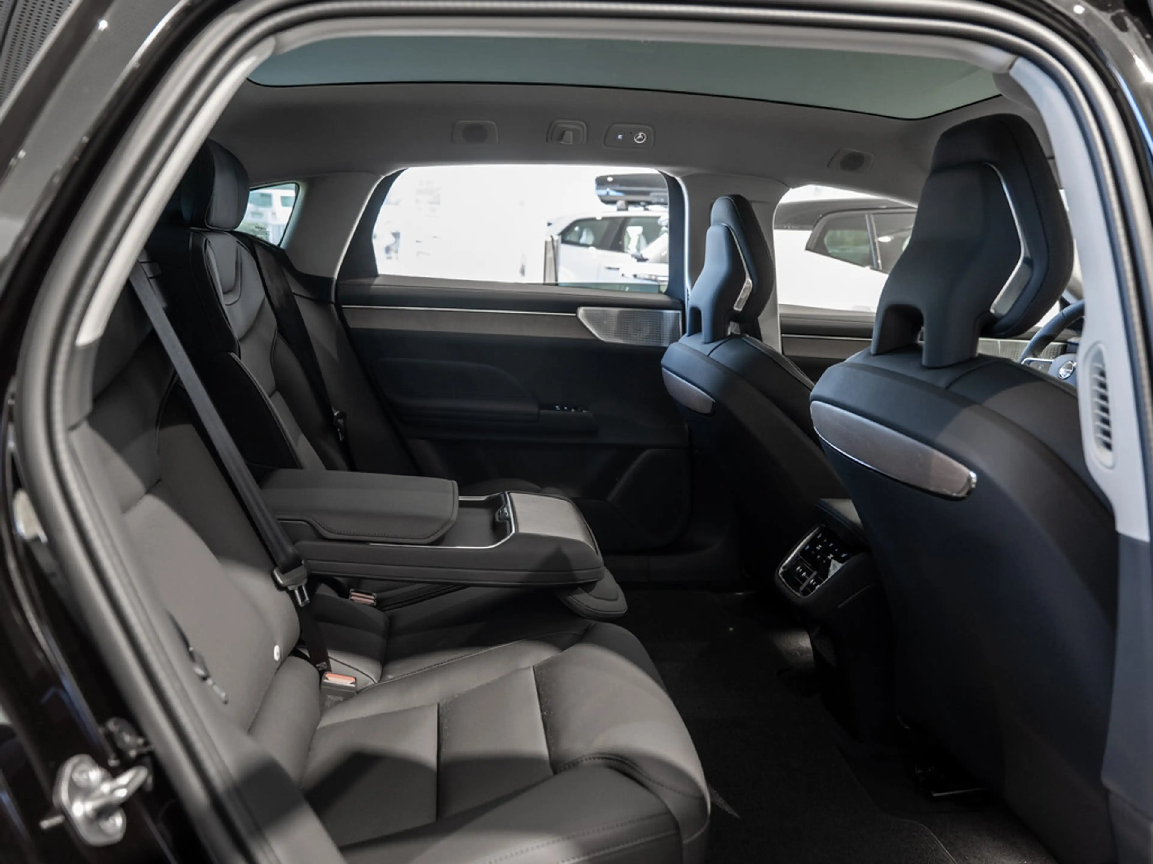 Volvo ES90 Single Motor Extended Range Ultra PANO — photo 8