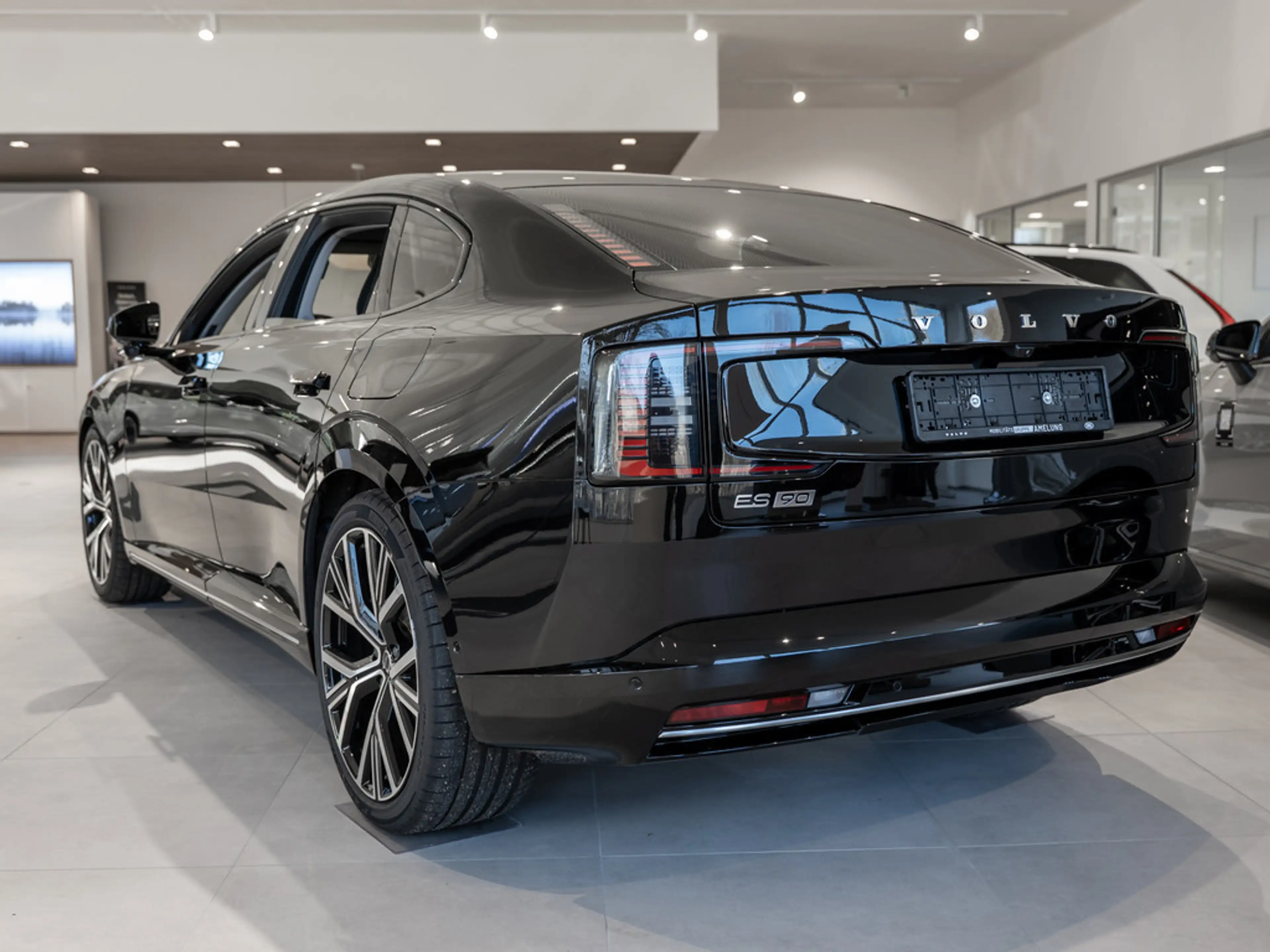 Volvo ES90 Single Motor Extended Range Ultra PANO — photo 2