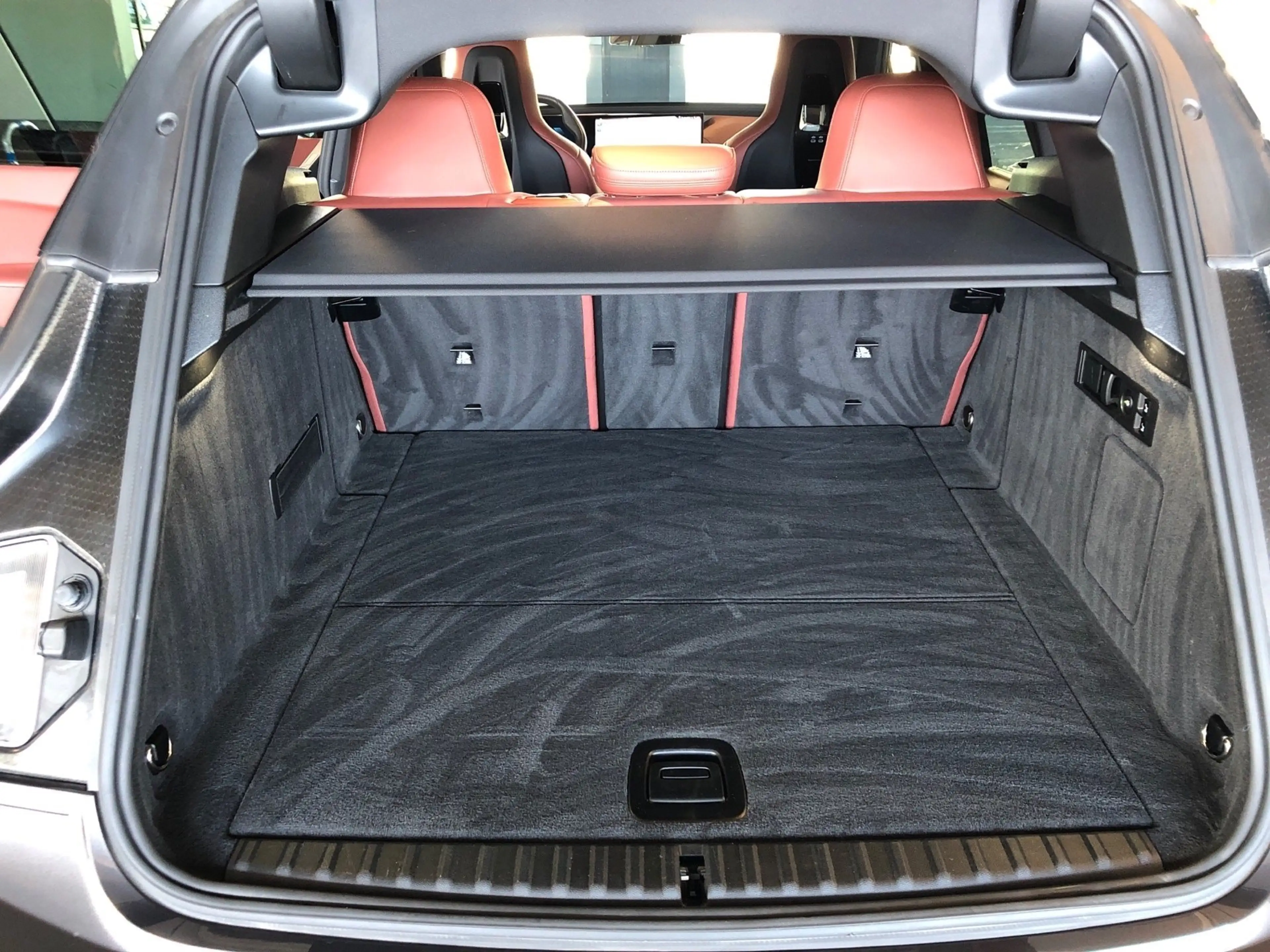 BMW iX xDrive40 Sportpaket*AHK*Laser*Suite*SkyLounge*Driv — photo 12
