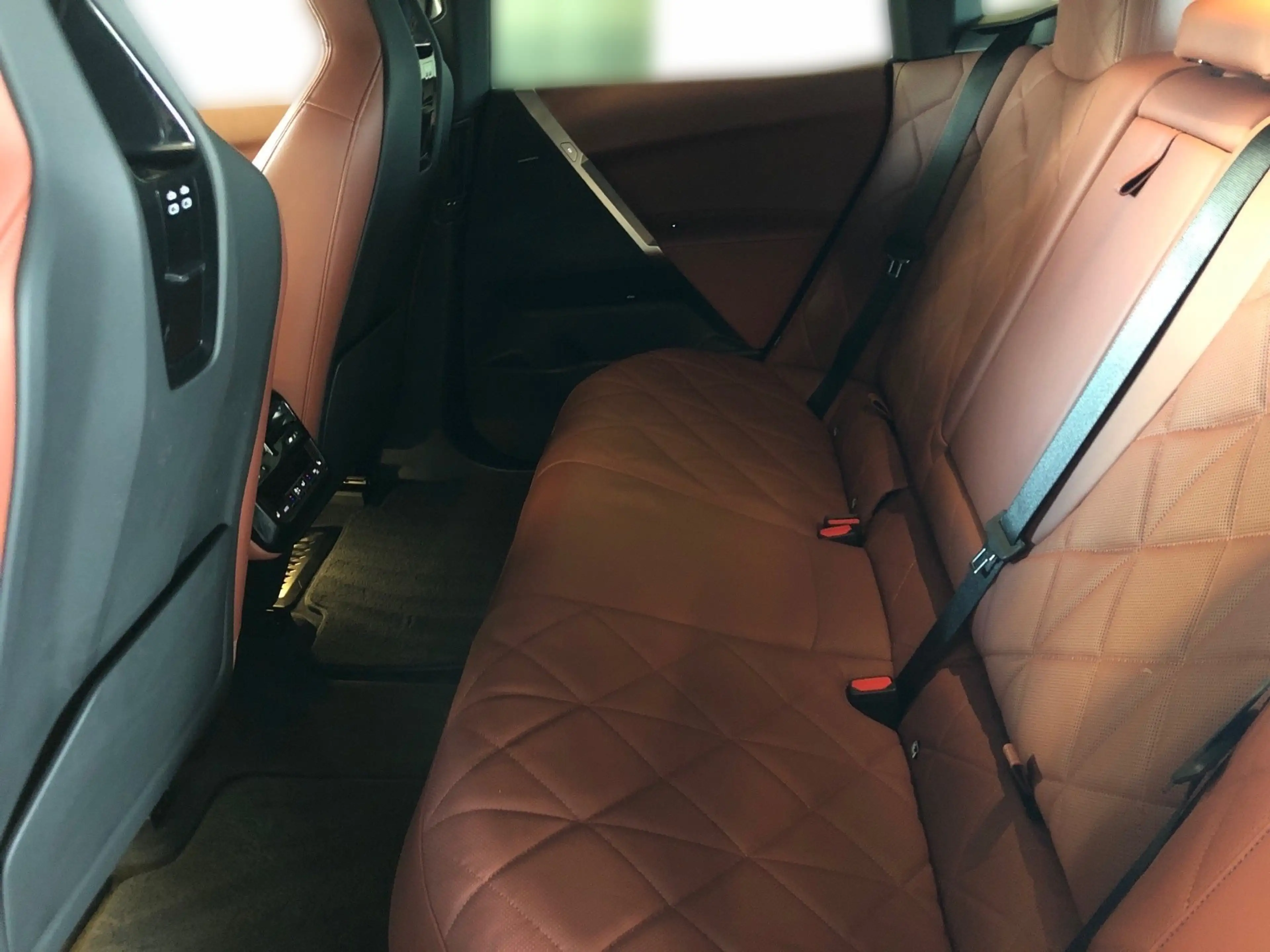 BMW iX xDrive40 Sportpaket*AHK*Laser*Suite*SkyLounge*Driv — photo 11