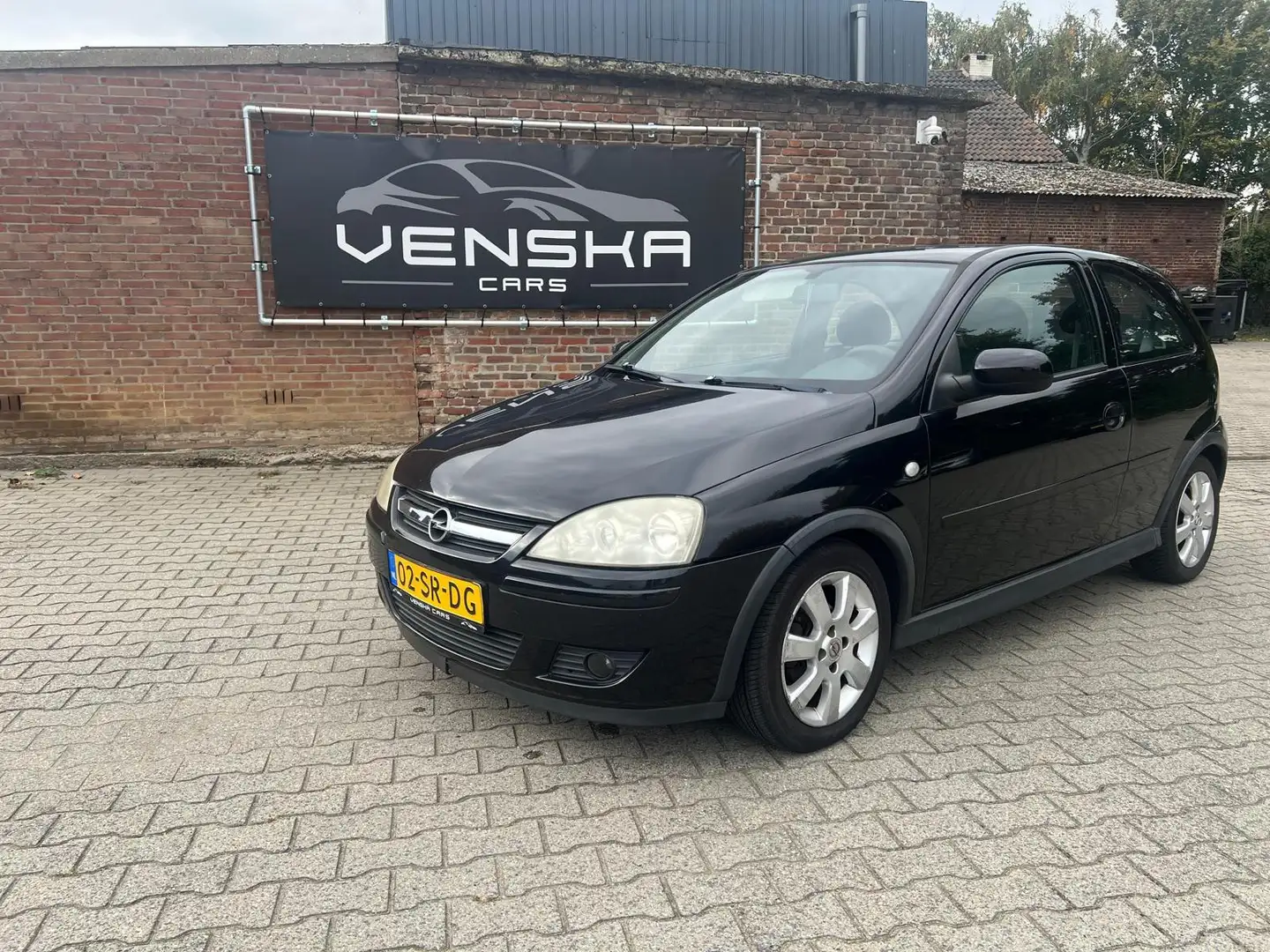 Opel Corsa 1.2-16V Silverline Zwart - 1