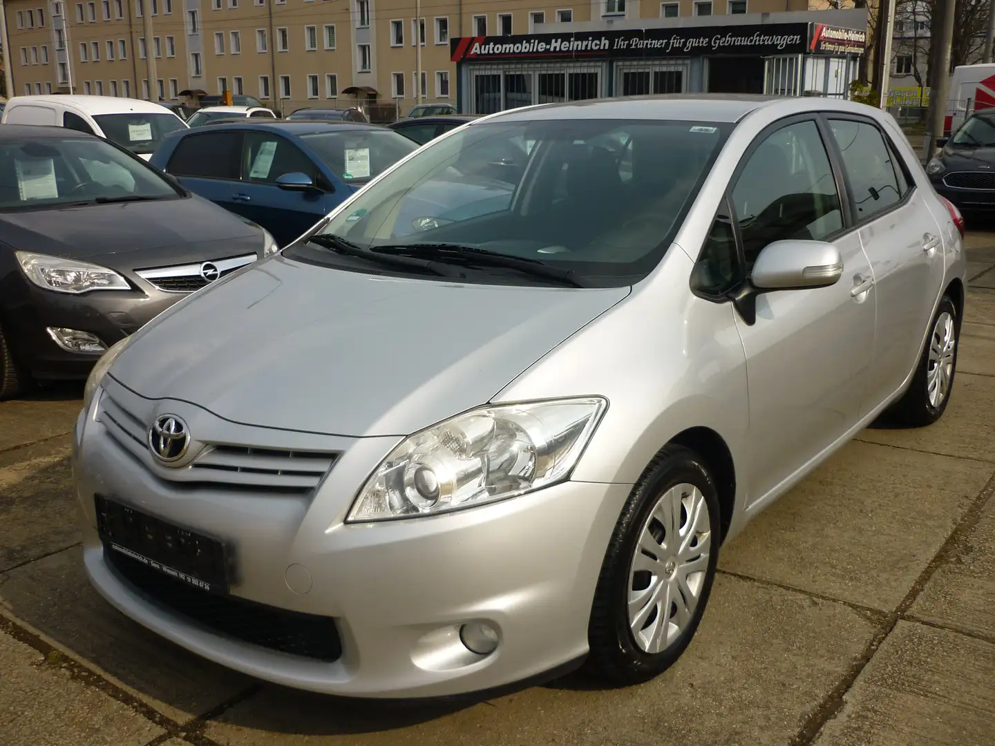 Toyota Auris 1.6 Life+Scheckheftgepflegt...! 1.Hand...! Grau - 1