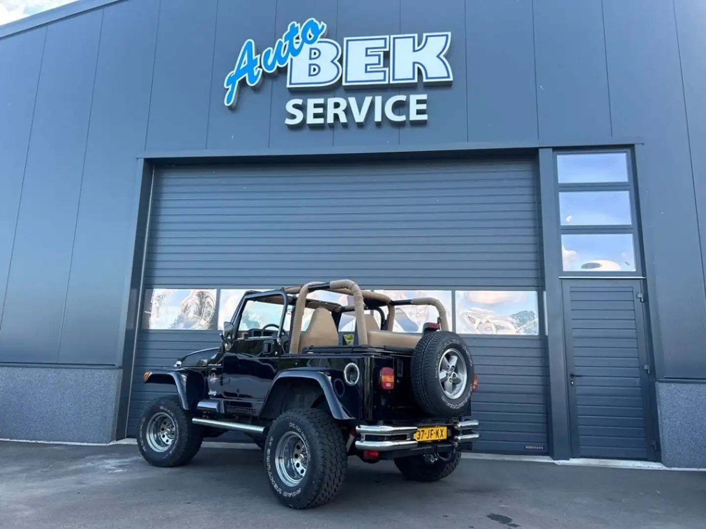 Jeep Wrangler sahara edition Zwart - 2