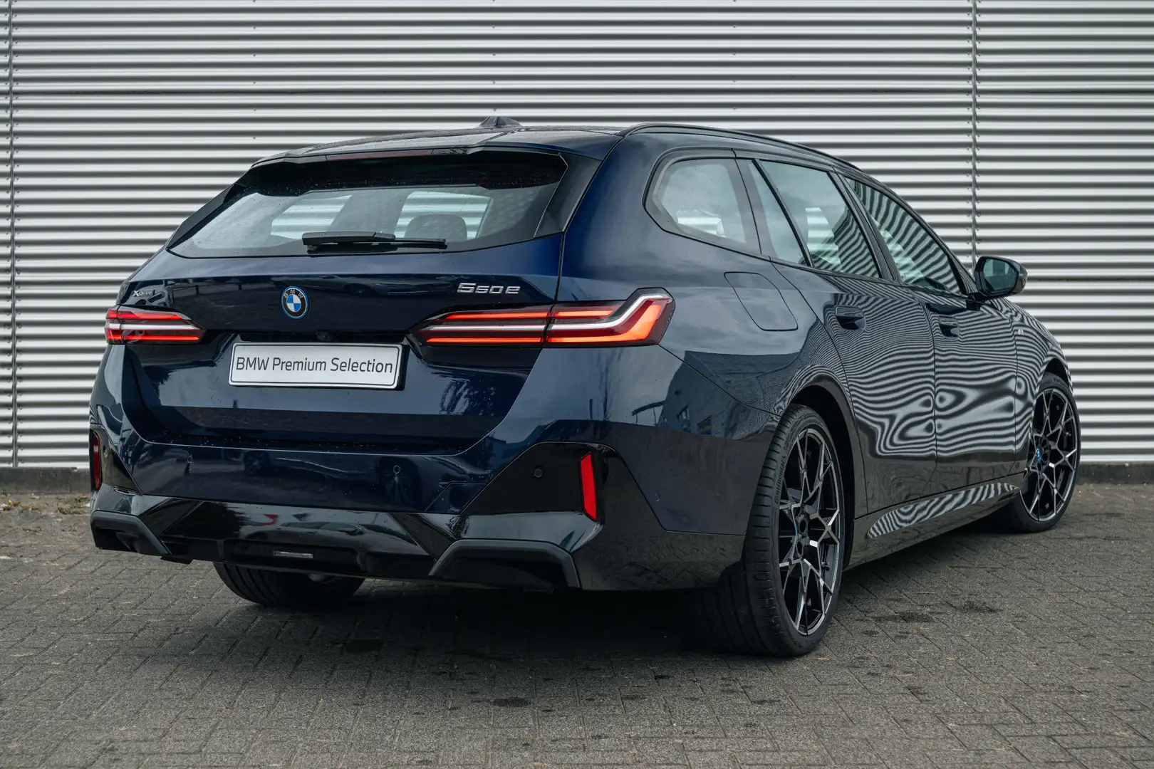 BMW 550 5 Serie Touring 550e xDrive M Sport Automaat / Pan Bleu - 2