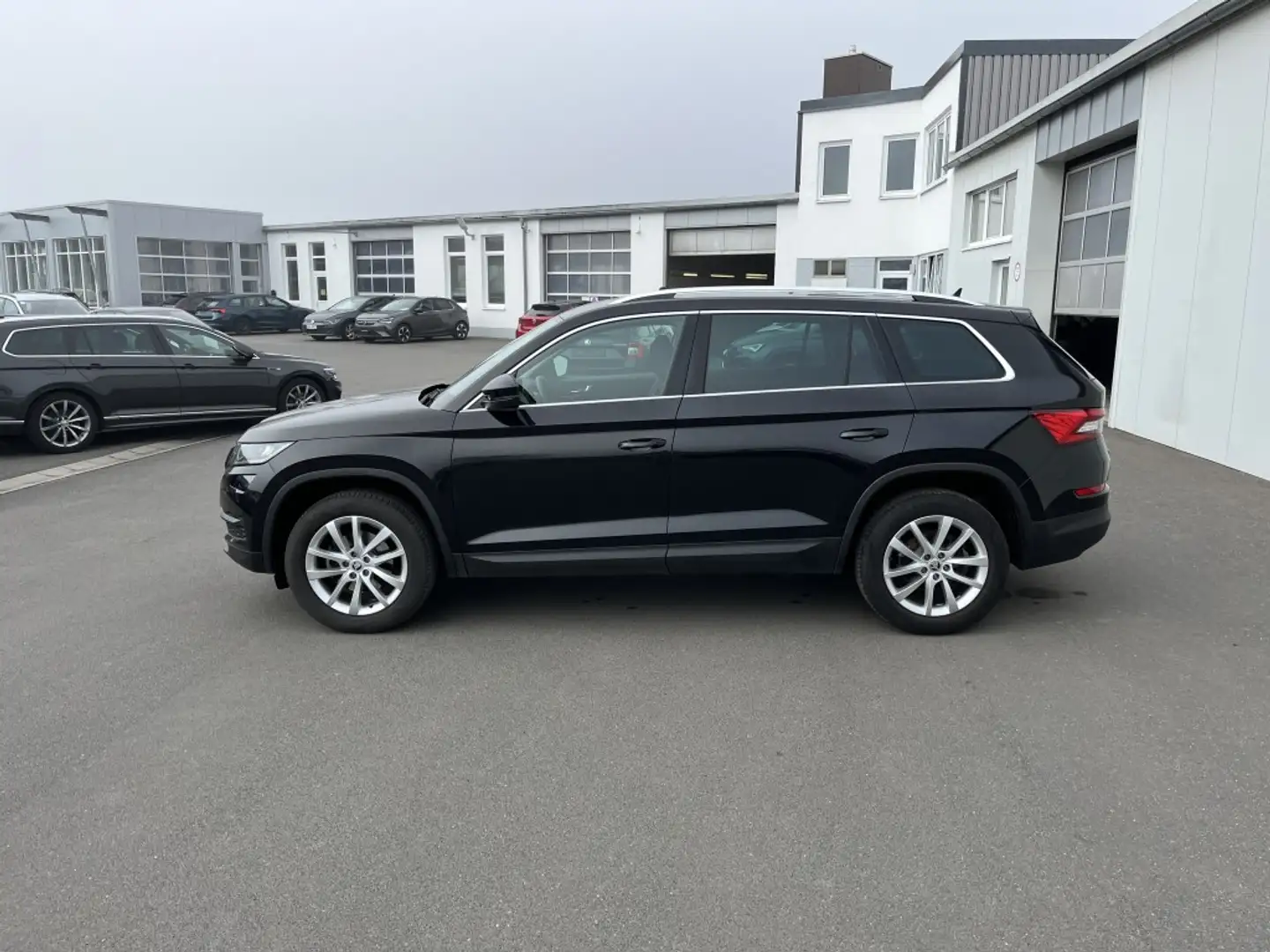 Skoda Kodiaq 1.5 TSI Style 177€ m. 20% Anzahlung AHK STHZ Nav Schwarz - 2