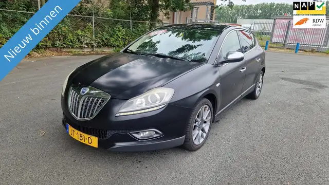 Lancia Delta 1.6-16V Oro