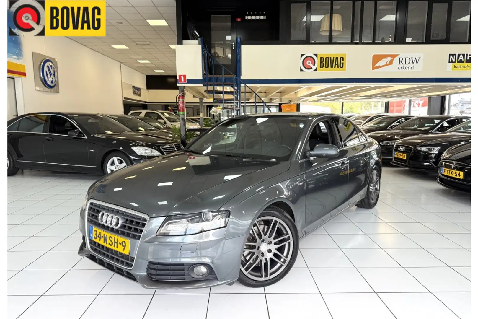 Audi A4 Limousine 1.8 TFSI S line Bovag Garantie Gris - 1