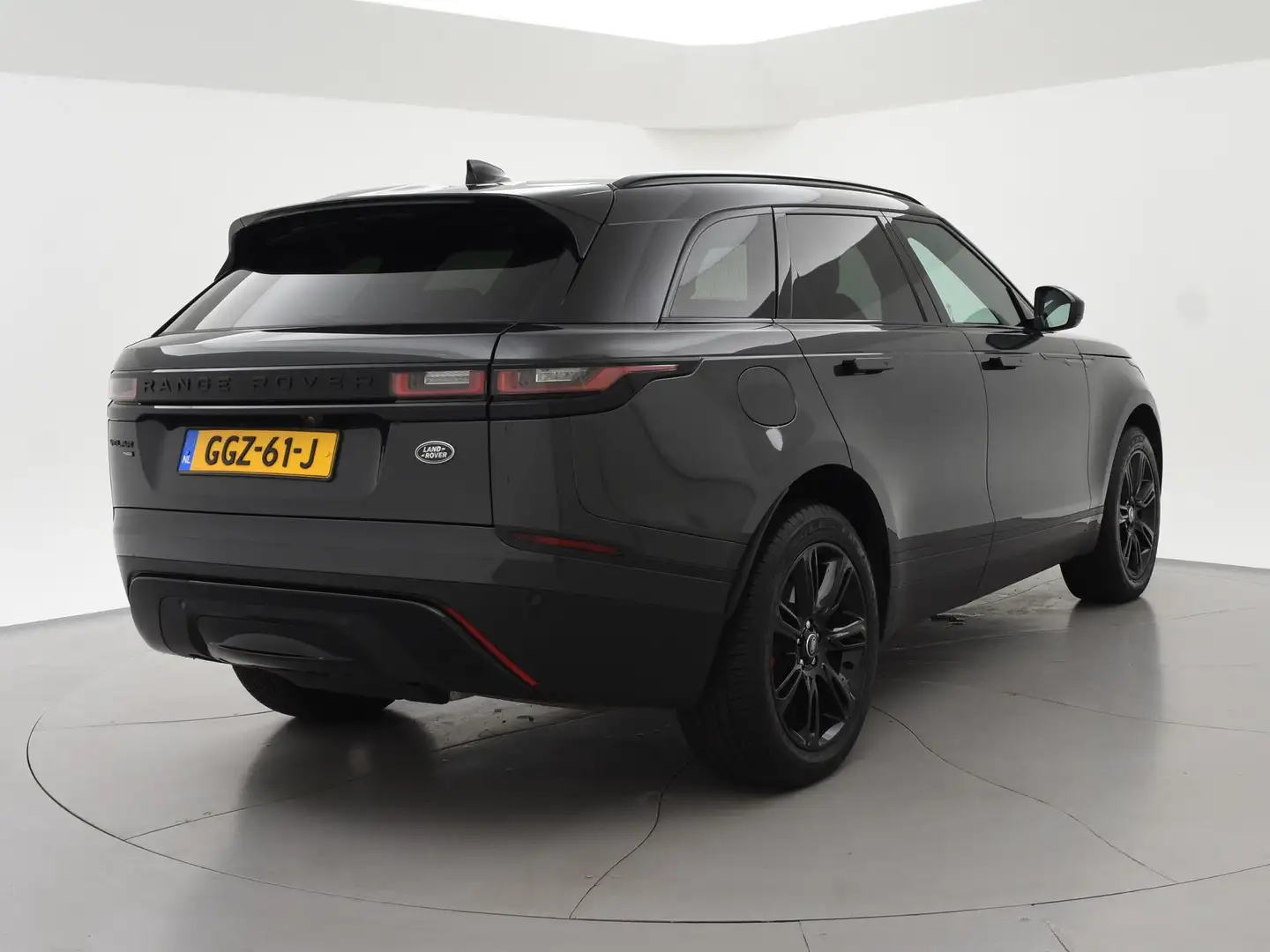 Land Rover Range Rover Velar 2.0 P400e HYBRID *BTW* + PANORAMA | TREKHAAK | MER Grijs - 2